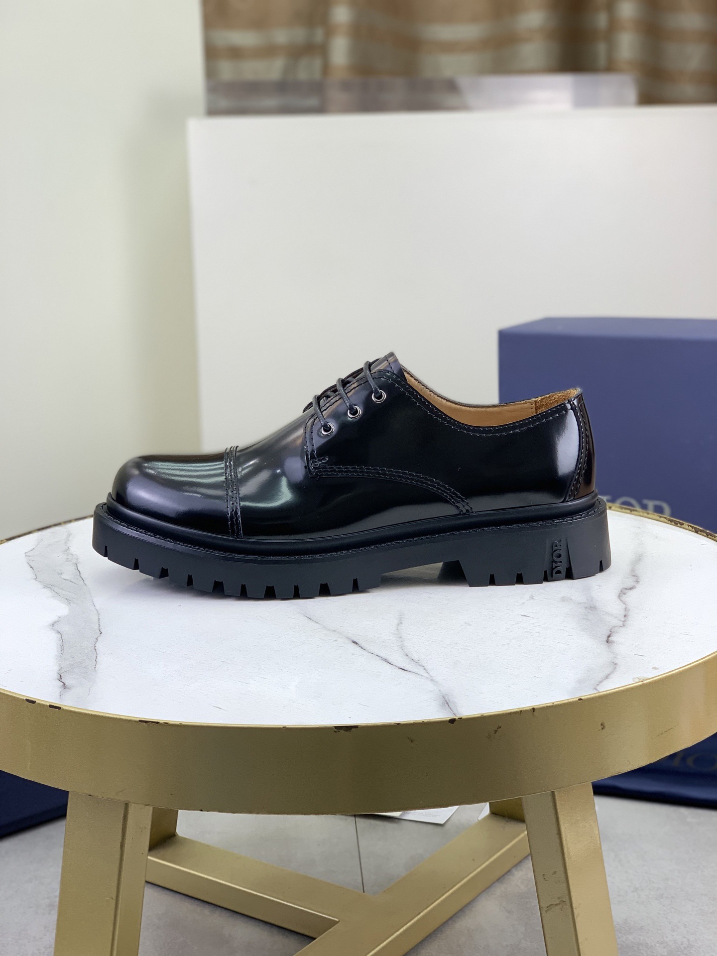 NO:704806,Top version of water-dyed cowhide, original quality Dior - Dior original purchase, high-end business leather shoes, the fabric is made of open-edge beaded cowhide material imported from Italy, water-dyed cowhide/cowhide feet are specially provided with original high-end foam outsole, fine workmanship, real thing ^_^ Photographed size 39-44 (38.45 custom-made) (with full set of packaging), dior, dior, cowhide19860909顶级版本 水染牛里 原单品质Dior —.迪奥 原单代购、高端商务皮鞋、面料采用意大利进口开边珠牛皮料水染牛里/牛皮垫脚特供原版高端发泡大底、做工精细、实物^_^拍摄size39-44（38.45定做）（配全套包装）,,dior,dior,cowhide,Men's shoes