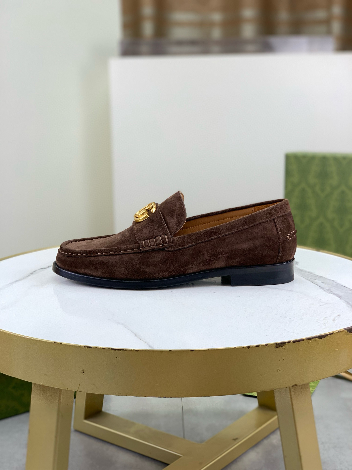 NO:931799,Top version (original high-end genuine leather outsole) Brand [GUCCi Gucci] Gucci's new business formal casual leather shoes Standard men's size 39-45 (38 46 needs to be customized) Grade the same as the official website Original quality Material original calfskin Water-dyed cowhide lining Original leather outsole Style categories Men's fashion Formal casual leather shoes Slip-on men's shoes series Young fashion European and American trends British style Casual matching Comfortable feet Various colors to choose from, actual pictures, gucci, gucci, cowhide, Leather soles19860909顶级版本（原版高级真皮大底） 品牌【 GUCCi 古奇】古驰新款商务正装休闲皮鞋 标准码男码39–45（38 46需定做） 等级官网同款 原单品质 材料原版小牛皮 水染牛皮内里 原版真皮大底 款式类别男士时尚 正装休闲皮鞋 套脚款男鞋系列 年轻时尚 欧美潮流 英伦风格 随意搭配 脚感舒適 颜色多款颜色可选实物图,,gucci,gucci,cowhide,Leather soles,Men's shoes