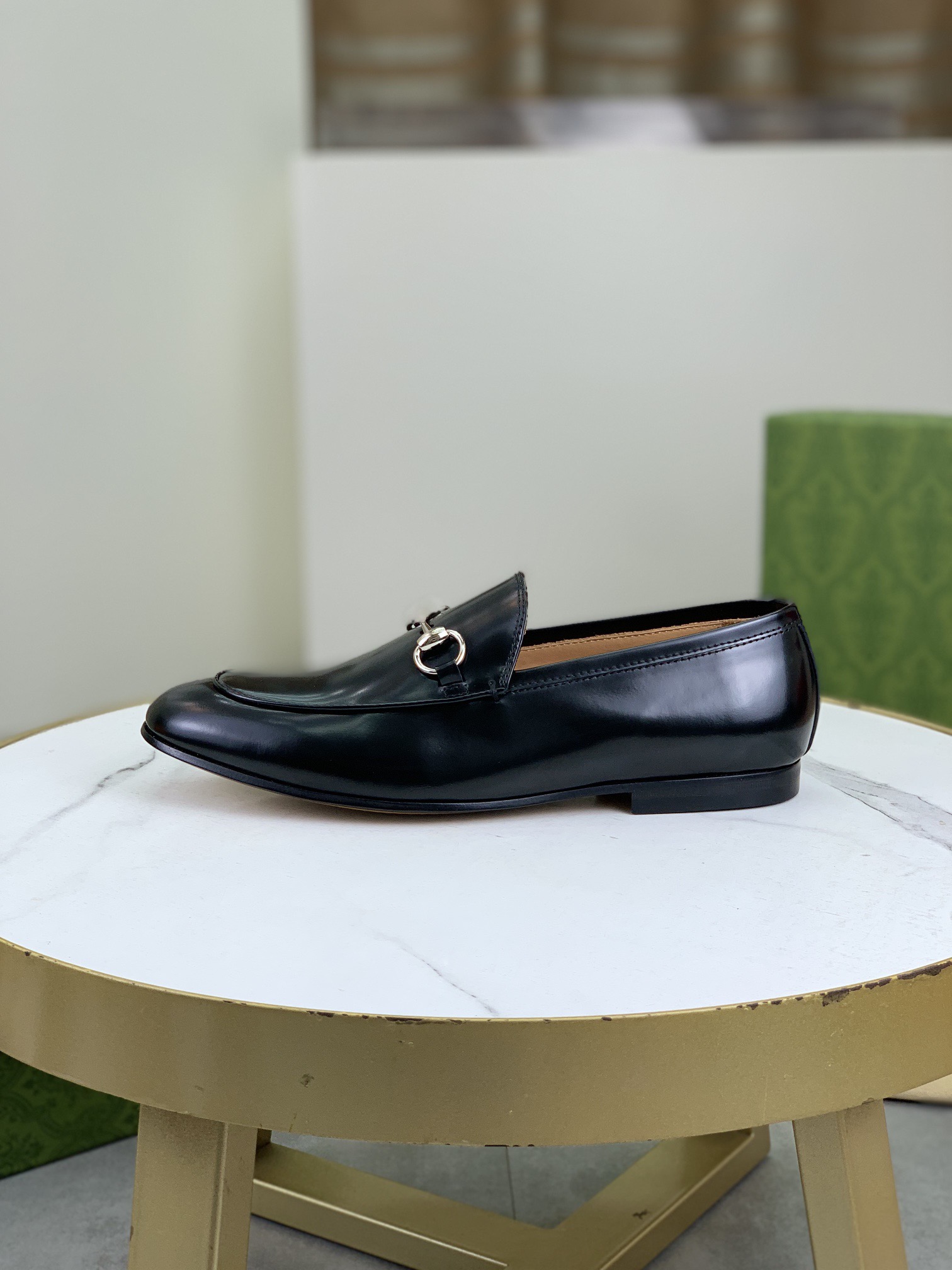 NO:931783,Top quality (genuine leather outsole series) [GUCCI] Gucci business leather shoes, official website 1:1 top purchasing quality, uppers imported from selected original high-end calfskin, lining feet made of imported original water-dyed cowhide, imported original custom-made Italian handmade leather outsole, code number 39-44 (38 45 46 can be customized),, gucci, gucci, cowhide, Leather soles19860909顶级品质（真皮大底系列）【GUCCI】古驰商务皮鞋,官网1:1顶级代购品质,鞋面进口精选原版高端小牛皮,内里垫脚均用进口原版水染牛皮,进口原版订制意大利手工真皮大底,码数39-44（38 45 46可以定做）,,gucci,gucci,cowhide,Leather soles,Men's shoes