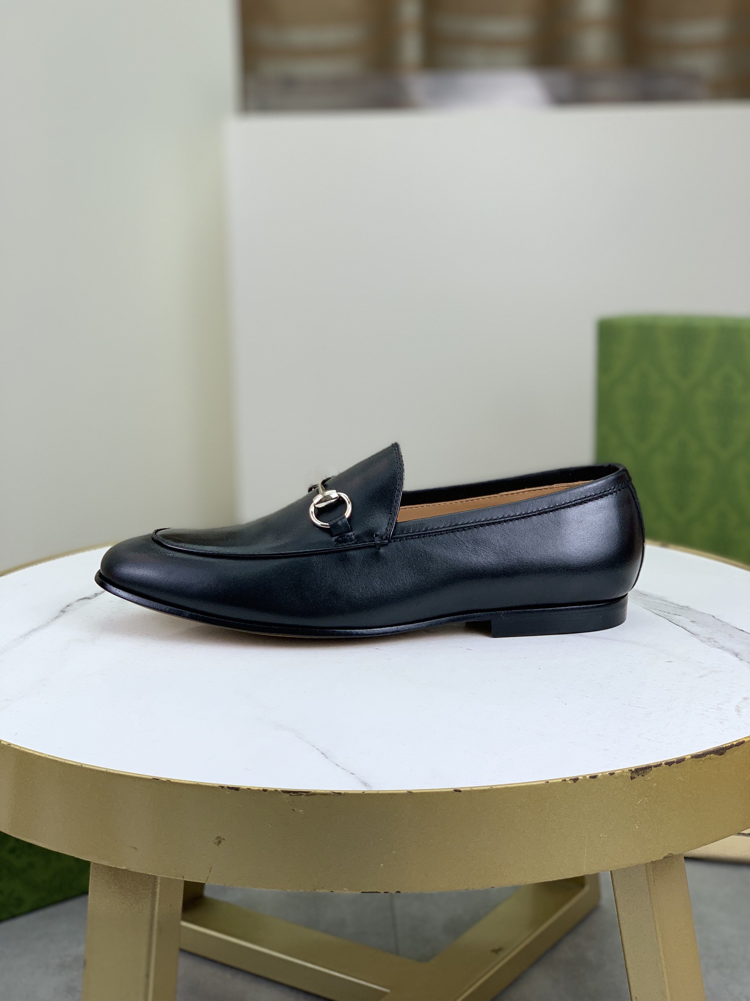 NO:931789,Price Top quality (genuine leather outsole series) [GUCCI] Gucci business leather shoes, official website 1:1 top purchasing quality, uppers imported from selected original high-end calfskin, lining feet made of imported original water-dyed cowhide, imported original custom-made Italian handmade genuine leather outsole, code number 39-44 (38 45 46 can be customized), gucci, gucci, cowhide, Leather soles19860909价 顶级品质（真皮大底系列）【GUCCI】古驰商务皮鞋,官网1:1顶级代购品质,鞋面进口精选原版高端小牛皮,内里垫脚均用进口原版水染牛皮,进口原版订制意大利手工真皮大底,码数39-44（38 45 46可以定做）,,gucci,gucci,cowhide,Leather soles,Men's shoes