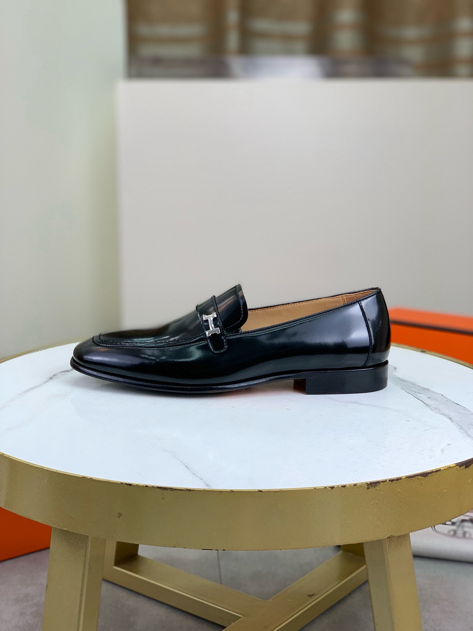 NO:745008,Official website 1:1 top version Original genuine leather outsole Brand Hermès (Hermès) standard men's size 39-44 (38, 45 can be customized) Level official website 1:1 same style Original quality material Original soft calfskin Water-dyed cowhide lining Original Italian genuine leather outsole Style categories Men's fashion Formal casual leather shoes Slip-on men's shoes series Young fashion European and American trends British style Multiple colors to choose from  Counter packaging,,hermes,hermes,cowhide,Leather soles19860909官网1:1 顶级版本 原版真皮大底 品牌Hermès（爱马仕）标准码男码39-44（38、45可以定做）等级官网1:1同款 原单品质材料原版柔软小牛皮 水染牛皮内里 原版意大利真皮大底款式类别男士时尚 正装休闲皮鞋 套脚款男鞋系列 年轻时尚 欧美潮流 英伦风格 颜色多款可选 专柜包装,,hermes,hermes,cowhide,Leather soles,Men's shoes