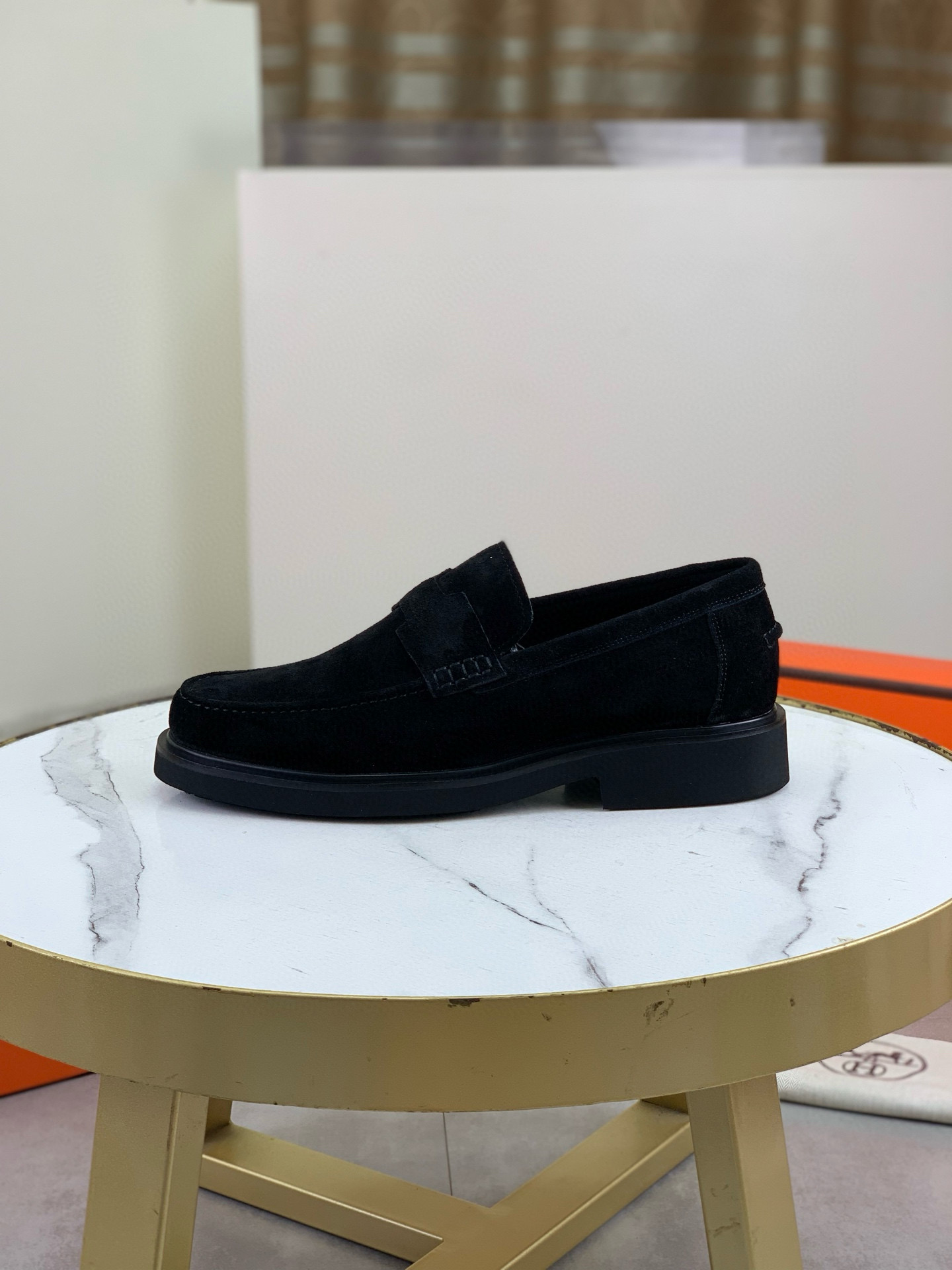 NO:745013,Original foam outsole Brand Hermès (Hermès) standard men's size 39-45 (38, 46 can be customized) Grade official website 1:1 Same style Original quality material Original soft high-mercerized cowhide Water-dyed cowhide lining Original Italian lightweight foam outsole Style category Men's fashion Formal casual leather shoes Slip-on men's shoes series Young fashion European and American trends British style Color 2 colors available, hermes, hermes, cowhide19860909原版发泡大底 品牌Hermès（爱马仕）标准码男码39-45（38、46可以定做）等级官网1:1 同款 原单品质材料原版柔软高丝光牛皮 水染牛皮内里 原版意大利轻便发泡大底款式类别男士时尚 正装休闲皮鞋 套脚款男鞋系列 年轻时尚 欧美潮流 英伦风格 颜色2颜色可选,,hermes,hermes,cowhide,Men's shoes