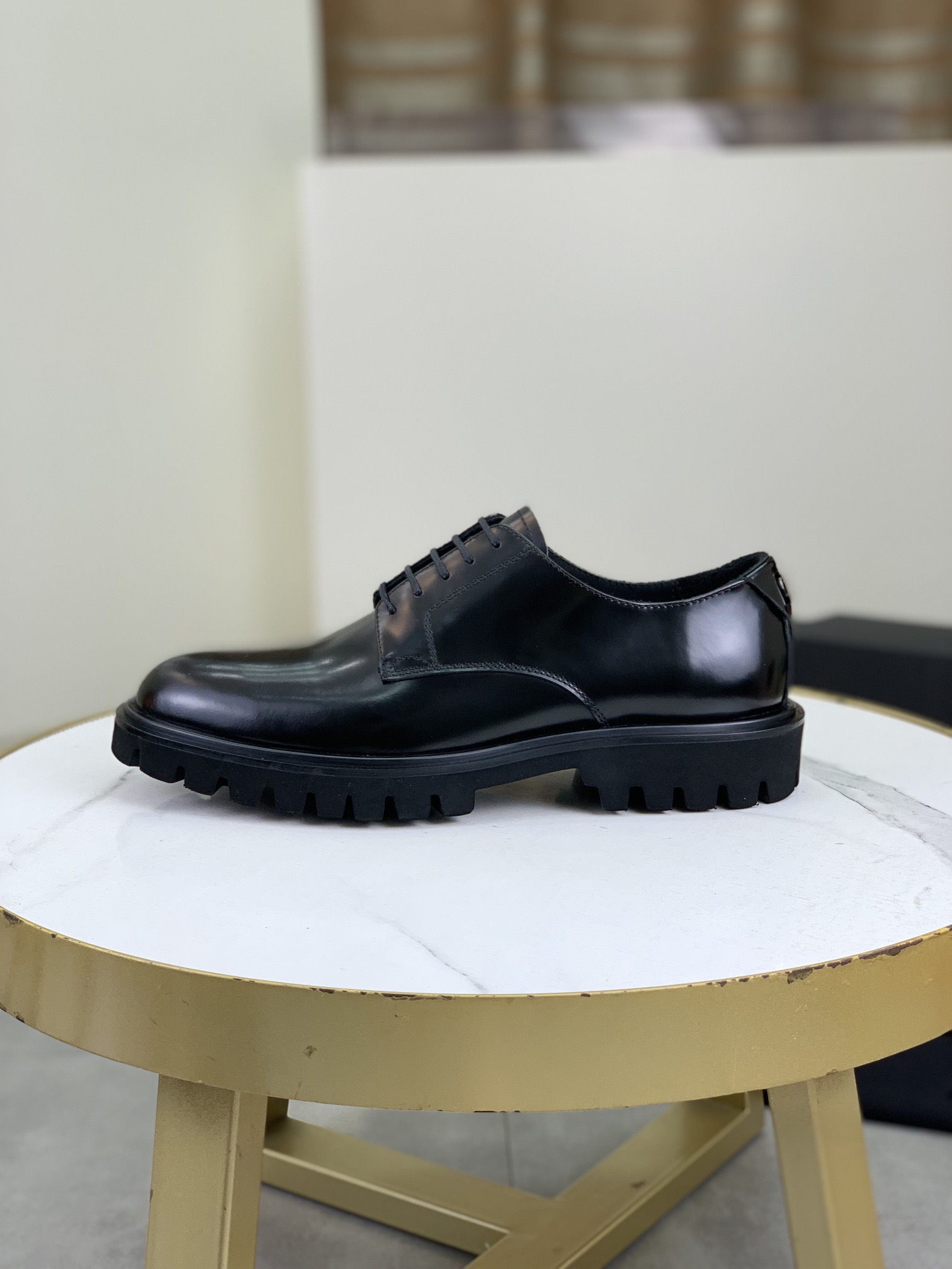 NO:756216,Top original quality foam outsole series. The counter is synchronized with 'DOLCE&GABBANA [Dolce & Gabbana] ~ High Quality.' DG lazy bean leather shoes, loved by many stars, adopt high-end imported first-layer calfskin splicing design + cowhide lining. Cowhide foot pads, simple and elegant, perfectly interpret the latest inspiration of shoes, classic and fashionable integration. Luxurious dreams, fashionable, suitable for drivers, light and comfortable to drive, light and breathable for outdoor travel, high-end quality, trustworthy  ,Using wear-resistant and lightweight foam outsole, size 39-44. (38 45 46 customized),,Dolce&Gabbana,Dolce&Gabbana,cowhide19860909顶级原单品质 发泡大底系列 专柜同步《DOLCE&GABBANA【杜嘉班纳】～高品质.》DG懒人豆豆皮鞋、众多明星至爱,采用高端进口头层小牛皮拼接设计+牛皮内里 牛皮垫脚,简约大气,完美诠释鞋履最新灵感,经典与时尚融为一体 奢华迷梦 驾凌时尚 适合司机驾车轻巧舒适,户外出行轻便透气 高端品质 值得信赖 ,采用耐磨轻便发泡大底 码数39-44.（38 45 46定做）,,Dolce&Gabbana,Dolce&Gabbana,cowhide,Men's shoes