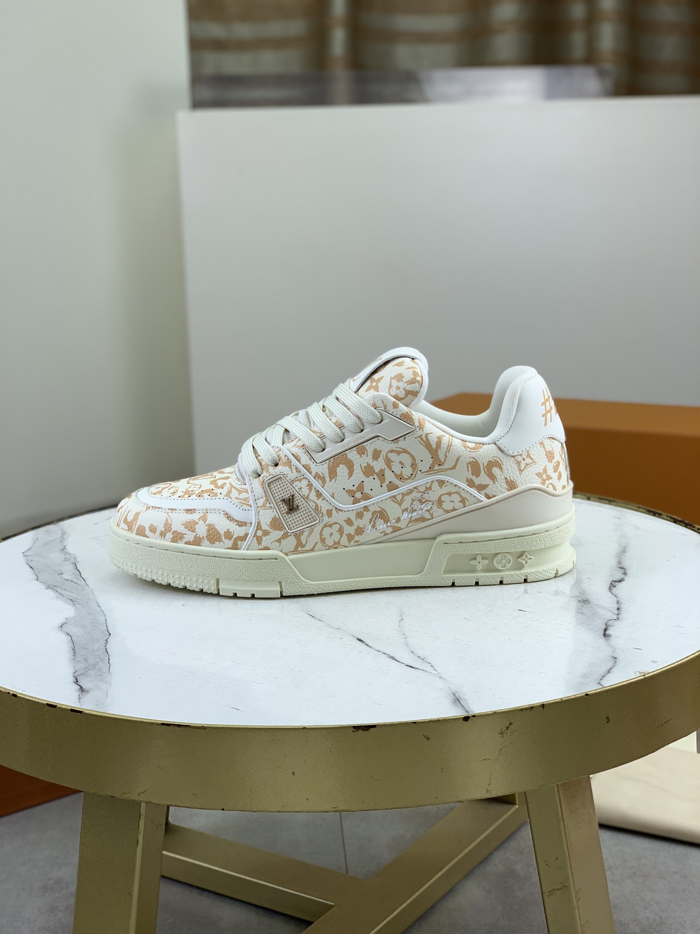 NO:778569,Top version [LOUIS VUITTON] Couple craft model counter series (original order) new burst pattern LV Louis Vuitton - top version LV classic high-top trendy shoes!  Made of imported original craft calfskin, original breathable lining, and original wear-resistant, lightweight, high-end TPU outsole!  High quality products!  3 colors available, sizes 35-45, louis vuitton, louis vuitton, louis vuitton, cowhide19860909顶级版本【LOUIS VUITTON）情侣工艺款 专柜系列（原单）新款爆裂纹LV路易威登 ——顶级版本 LV经典高帮潮鞋！选用进口原版工艺小牛皮 原版透气内里.原版耐磨轻便高端TPU大底！高品质精品！3款颜色可选,码数35-45,,louis vuitton,louis vuitton,louis vuitton,cowhide,Men's shoes