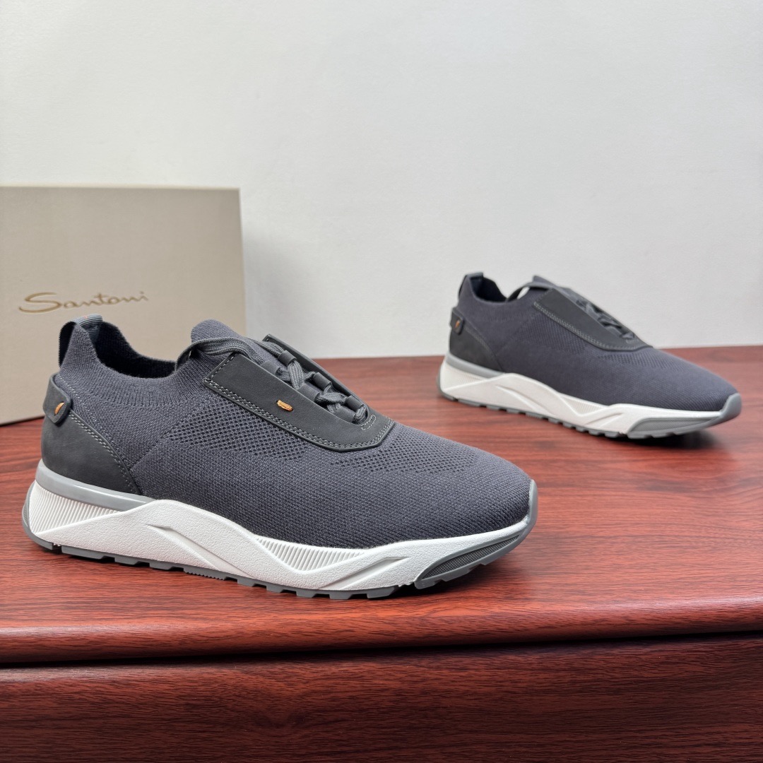 NO:782588,Santoni (Santoni) Italian men's casual shoes!  Each pair of shoes from this Italian handmade shoe brand has a simple and classic design, which is very comfortable and versatile!  It is not accurate to describe the Italian shoe brand Santoni as 'nouveau riche'. Although it is very young, its appearance and temperament are quite sophisticated, and it can even be said that it is well versed in the ways of the world. The toe of the shoe adopts a classic two-section design concept, and all trimming parts have been processed by hemming technology, giving a 360-degree vision without rough edges!  High elastic mesh lining design!  The real-line method of glueing the empty circle around the outsole is environmentally friendly and does not open the glue!  The upper material of this shoe is made of wool fly woven and high mercerized suede cowhide. When you look at the back of the leather, you can see very clear pores!  The inside is made of calf and will not slip or fade!  The outsole is made of a combination of IP outsole and TPU backing sheet, which is light and comfortable on the foot!  The brand's special molded footbed has a layer of high-elastic foam in the middle of the insole that makes it easy to put on your feet. Exclusive private mold control, long-term availability!  Original box packaging, with shoe storage bag!  Size 39-40-41-42-43-44 (45.46 can be customized),,cowhide19860909Santoni(圣东尼）意大利男士休闲鞋！ 这个意大利纯手工鞋履品牌的每一双鞋设计简洁经典,上脚非常舒适百搭！ 用“新贵”来形容意大利鞋履品牌Santoni,并不准确,尽管它很年轻,但呈现出的相貌和气质却相当老练,甚至可以说深谙世故之道. 鞋子鞋头部位采用经典的两节设计理念,切边部位全部经过包边工艺处理,360度无毛边视觉！高弹网布内里设计！大底周圈空胶车真线做法,即环保又不开胶！ 此款鞋面面料采用羊毛飞织配高丝光反毛牛皮、从皮料反面顶起来会看到很清晰的毛孔！内里进囗小牛里,不打滑,不掉色！大底采用ip大底加tpu底片组合成型,上脚轻便舒适！品牌专用开模脚床,鞋垫中间有一层高弹泡棉上脚轻快.独家私模可控,长期有货！原盒包装,配鞋履收纳袋！ 尺码39-40-41-42-43-44（可定制45.46）,,cowhide,Men's shoes
