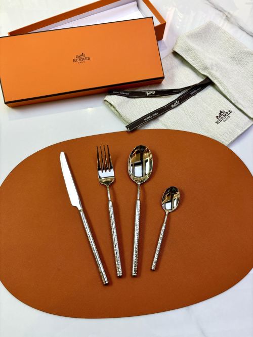 Hermès 4-Piece Stainless Steel Silverware Set with Gift Box, Elegant and Refined 1 Hermès 4-Piece Stainless Steel Silverware Set with Gift Box, Elegant and Refined