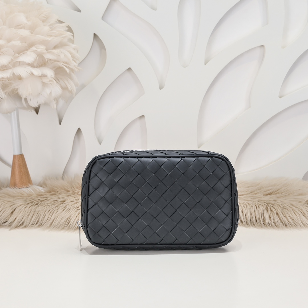 Bottega Veneta Intrecciato Nappa Leather Handbag | Men's Clutch