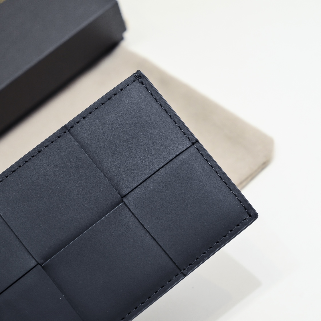 Bottega Veneta Men's Leather Card Holder - Premium Quality & Design 6 i1718385937 3102 2
