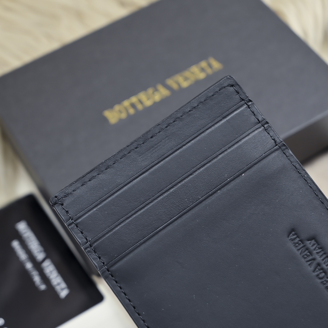Bottega Veneta Men's Leather Card Holder - Premium Quality & Design 7 i1718385937 4019 5