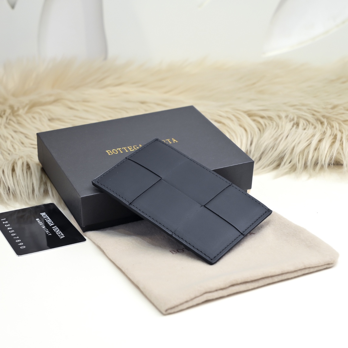 Bottega Veneta Men's Leather Card Holder - Premium Quality & Design 3 i1718385937 6619 7