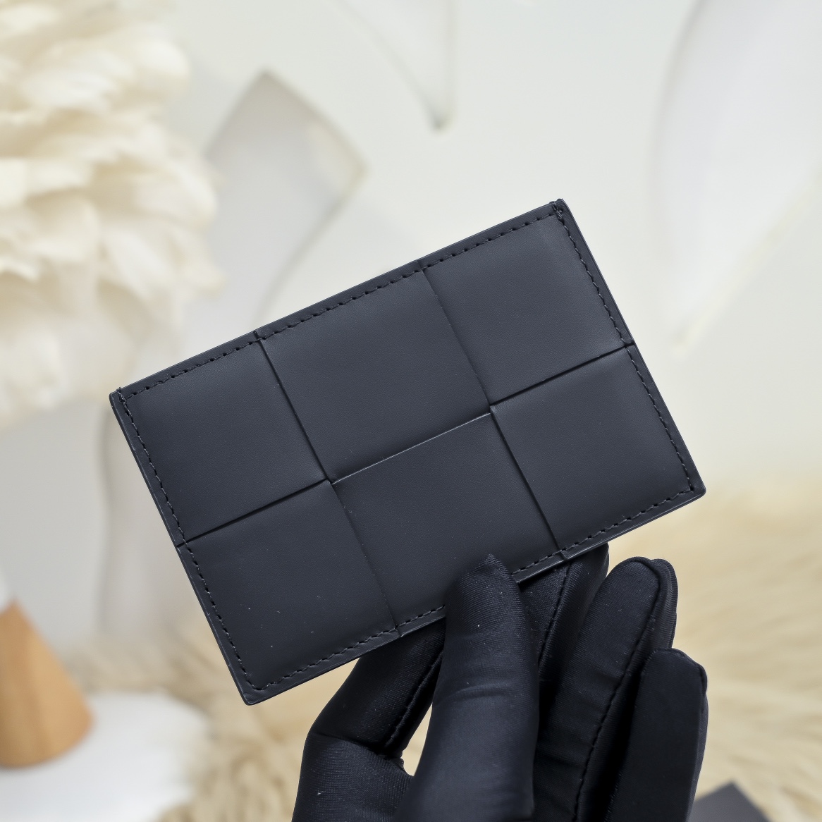 Bottega Veneta Men's Leather Card Holder - Premium Quality & Design 5 i1718385937 7655 0