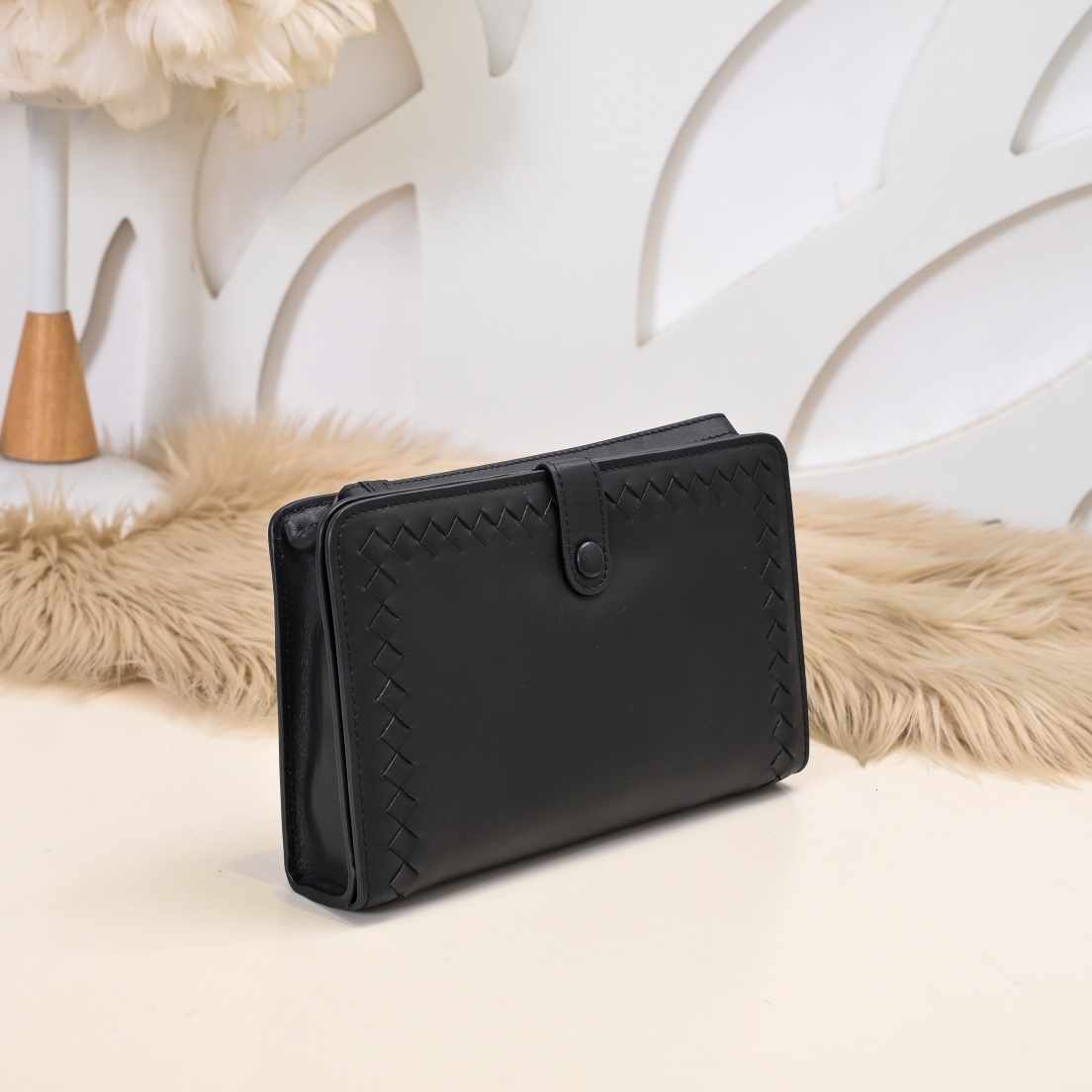 Bottega Veneta Men's Leather Wallet - Premium Quality, Stylish Design, 23x13x4cm 3 i1729877314 4607 5