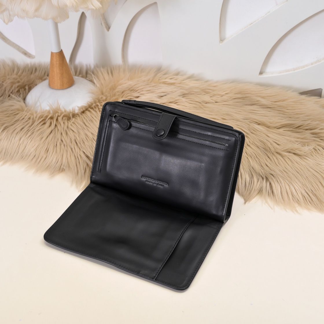 Bottega Veneta Men's Leather Wallet - Premium Quality, Stylish Design, 23x13x4cm 8 i1729877314 7747 1