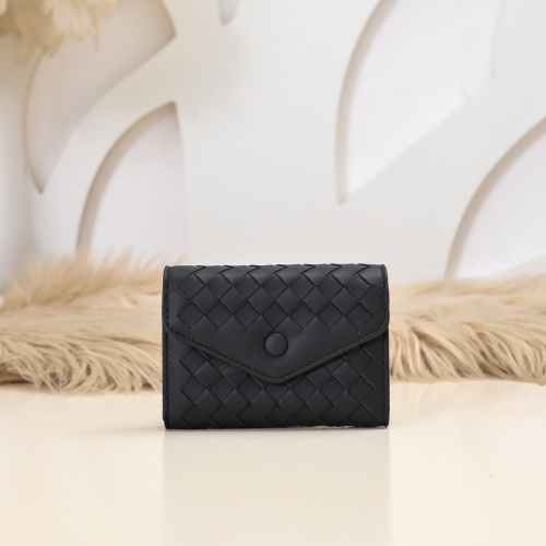 Bottega Veneta Men's Black Leather Card Holder with Woven Detail 1 Bottega Veneta Men's Black Leather Card Holder with Woven Detail