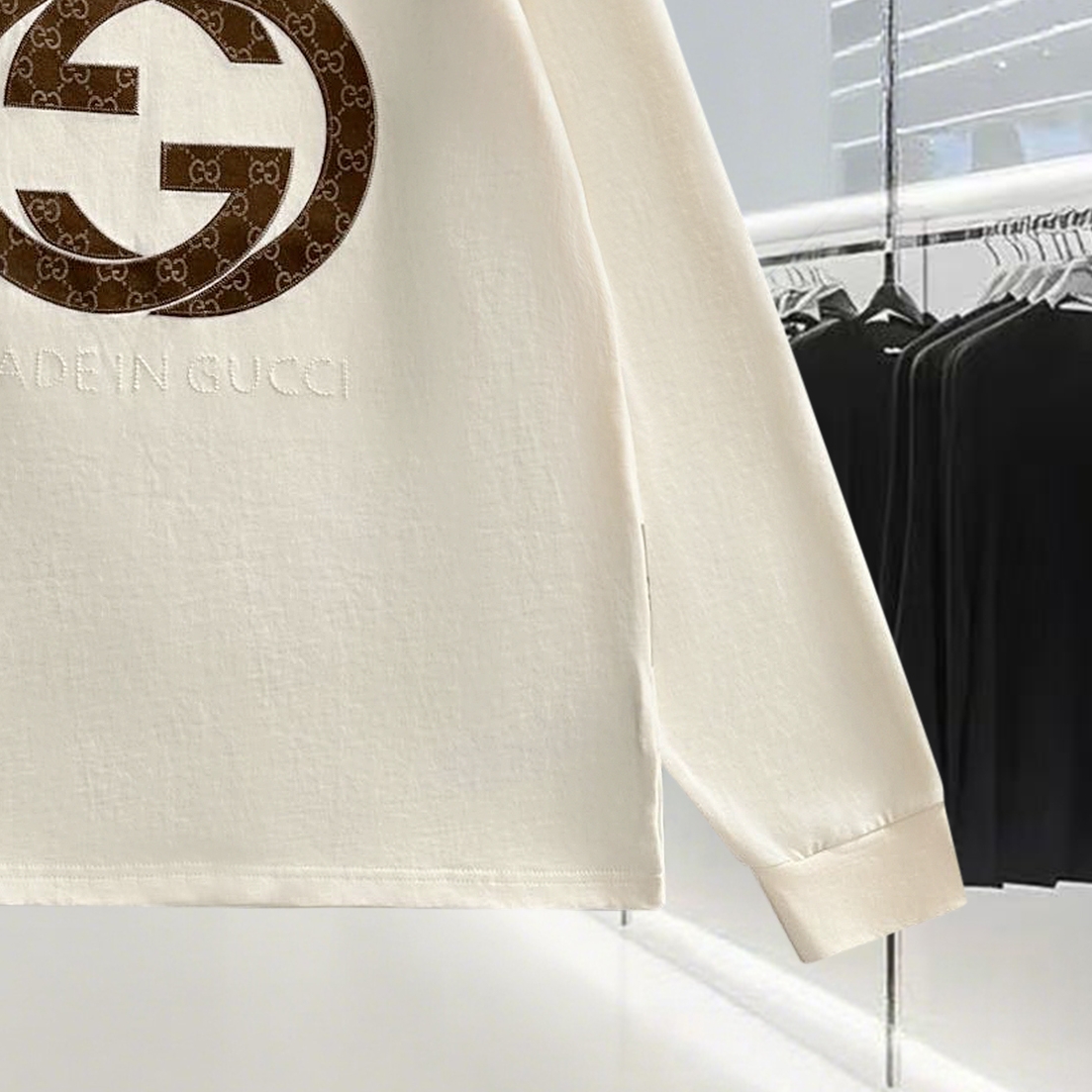 🅿️120
GUCCI/古驰 双G贴布刺绣字母logo 后背植绒腰带 男女同款 套头圆领长袖T恤
品牌经典   纯棉面料
2025ss官方同步  高版本 高品质
时尚个性  百搭潮流
纯原品质  原版面料
吊牌 领标 水洗麦 三标齐全
颜色: 黑色.杏色.
尺码：XS S M L