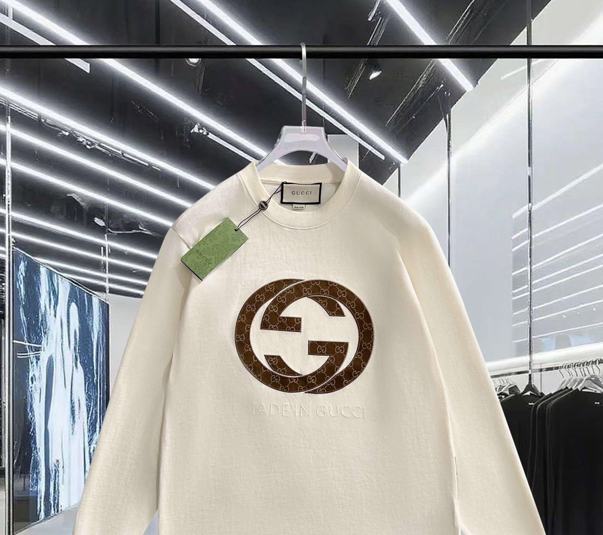 🅿️120
GUCCI/古驰 双G贴布刺绣字母logo 后背植绒腰带 男女同款 套头圆领长袖T恤
品牌经典   纯棉面料
2025ss官方同步  高版本 高品质
时尚个性  百搭潮流
纯原品质  原版面料
吊牌 领标 水洗麦 三标齐全
颜色: 黑色.杏色.
尺码：XS S M L