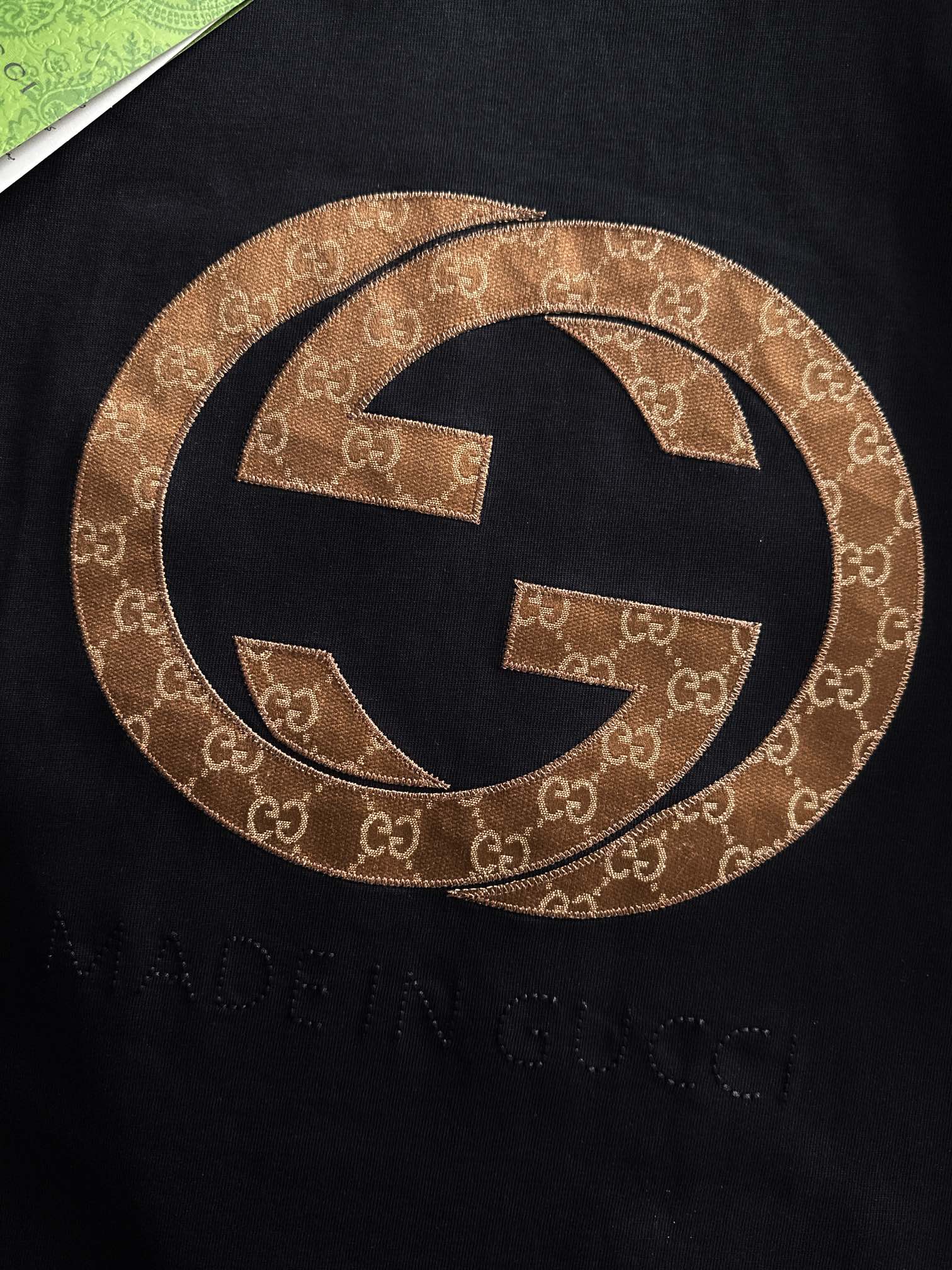 🅿️120
GUCCI/古驰 双G贴布刺绣字母logo 后背植绒腰带 男女同款 套头圆领长袖T恤
品牌经典   纯棉面料
2025ss官方同步  高版本 高品质
时尚个性  百搭潮流
纯原品质  原版面料
吊牌 领标 水洗麦 三标齐全
颜色: 黑色.杏色.
尺码：XS S M L