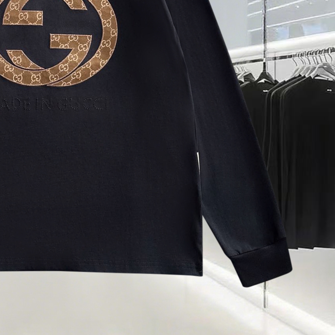 🅿️120
GUCCI/古驰 双G贴布刺绣字母logo 后背植绒腰带 男女同款 套头圆领长袖T恤
品牌经典   纯棉面料
2025ss官方同步  高版本 高品质
时尚个性  百搭潮流
纯原品质  原版面料
吊牌 领标 水洗麦 三标齐全
颜色: 黑色.杏色.
尺码：XS S M L