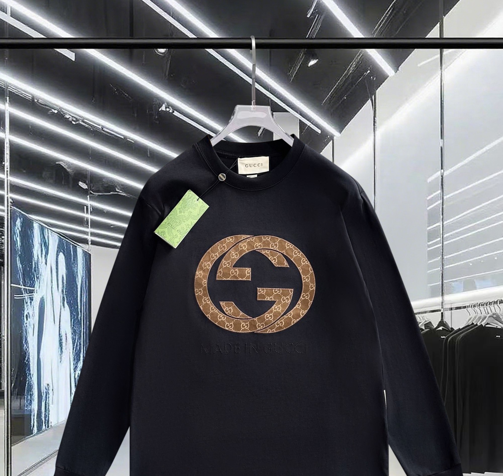 🅿️120
GUCCI/古驰 双G贴布刺绣字母logo 后背植绒腰带 男女同款 套头圆领长袖T恤
品牌经典   纯棉面料
2025ss官方同步  高版本 高品质
时尚个性  百搭潮流
纯原品质  原版面料
吊牌 领标 水洗麦 三标齐全
颜色: 黑色.杏色.
尺码：XS S M L