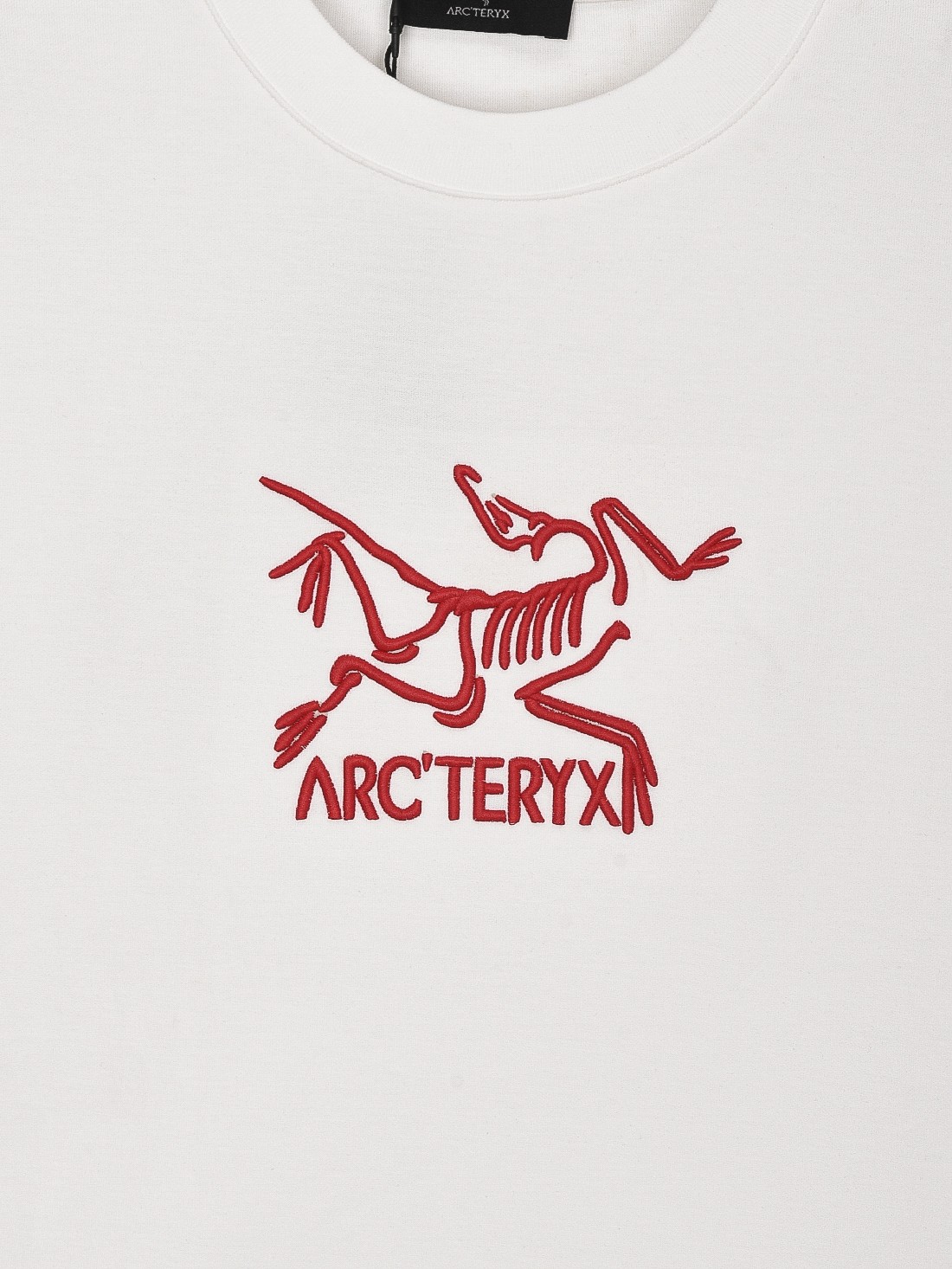 🅿️135
Arcteryx/始祖鸟 2025Fw秋冬新款 胸前手袖经典刺绣🪡logo字母标识图案 男女同款 套头圆领长袖T恤
品牌经典   纯棉面料
官方同步  高版本 高品质
时尚个性  百搭潮流
纯原品质  原版面料
吊牌 领标 水洗麦 三标齐全
颜色: 黑色.白色.
尺码：XS-L