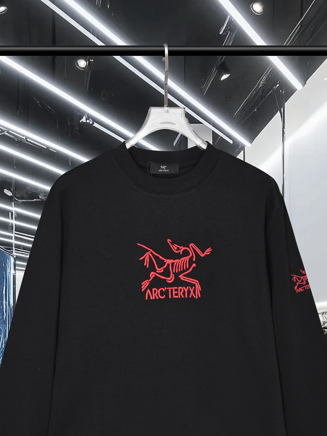 🅿️135
Arcteryx/始祖鸟 2025Fw秋冬新款 胸前手袖经典刺绣🪡logo字母标识图案 男女同款 套头圆领长袖T恤
品牌经典   纯棉面料
官方同步  高版本 高品质
时尚个性  百搭潮流
纯原品质  原版面料
吊牌 领标 水洗麦 三标齐全
颜色: 黑色.白色.
尺码：XS-L