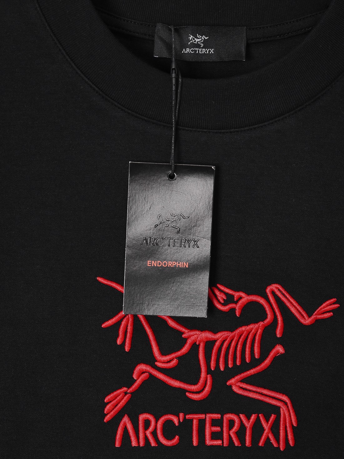 🅿️135
Arcteryx/始祖鸟 2025Fw秋冬新款 胸前手袖经典刺绣🪡logo字母标识图案 男女同款 套头圆领长袖T恤
品牌经典   纯棉面料
官方同步  高版本 高品质
时尚个性  百搭潮流
纯原品质  原版面料
吊牌 领标 水洗麦 三标齐全
颜色: 黑色.白色.
尺码：XS-L