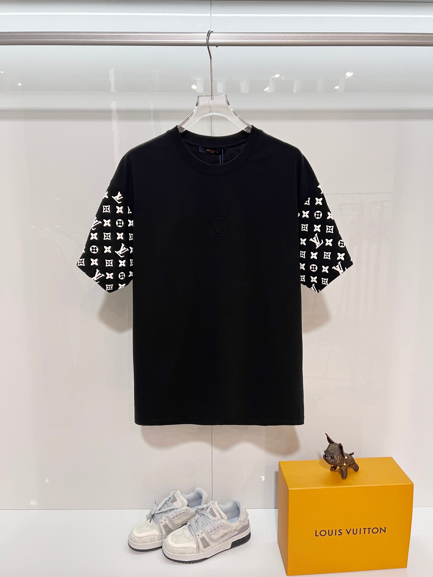 P80 Louis Vuitton/Louis Vuitton Camiseta de manga corta con cuello redondo de 320 g de alta calidad Marca clásica 1V Lu…