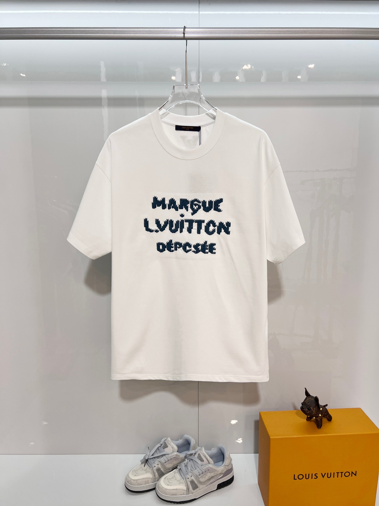P85 Louis Vuitton Louis Vuitton LV Lujia 2026 nuevo logotipo de letra en punto de cruz, mismo estilo para hombres y muj…