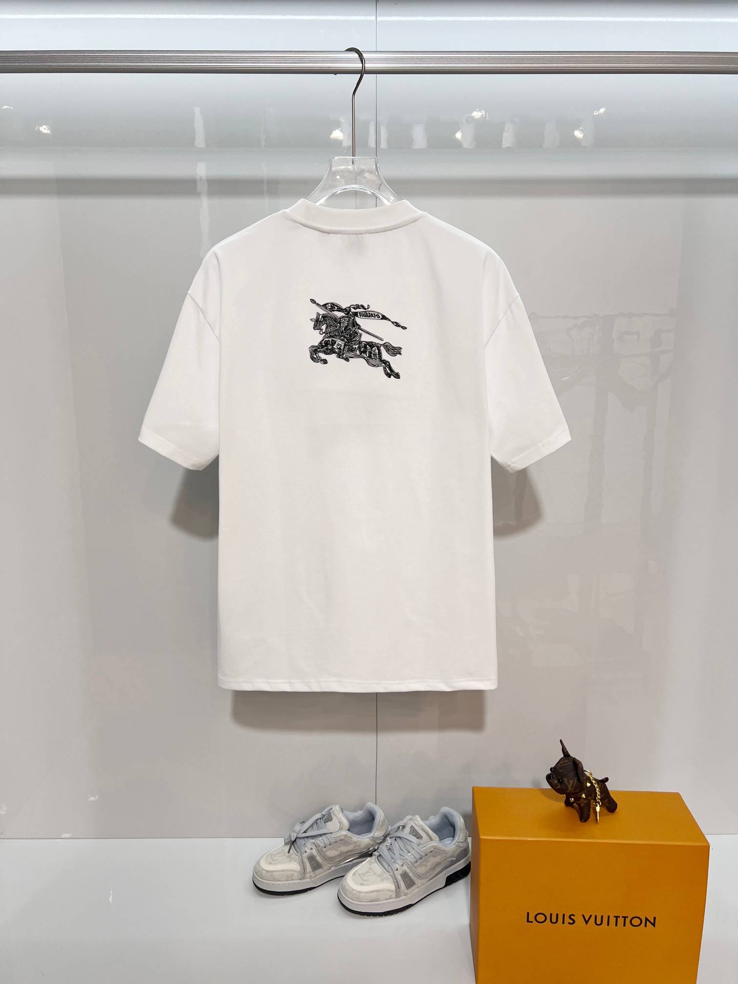 Burberry Burberry 巴宝莉 BBR 2026新款 前后万针刺绣战马logo 短袖t恤