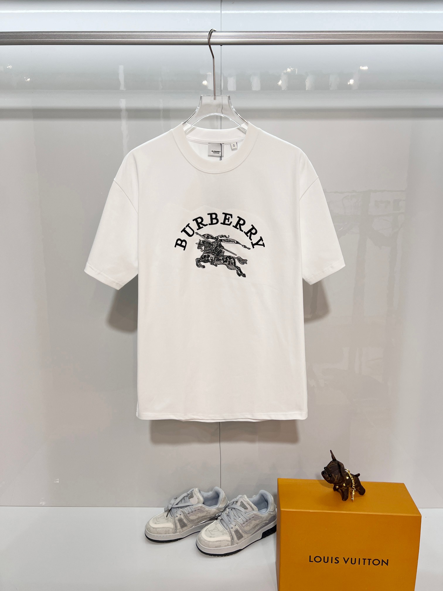 Burberry Burberry 巴宝莉 BBR 2026新款 前后万针刺绣战马logo 短袖t恤