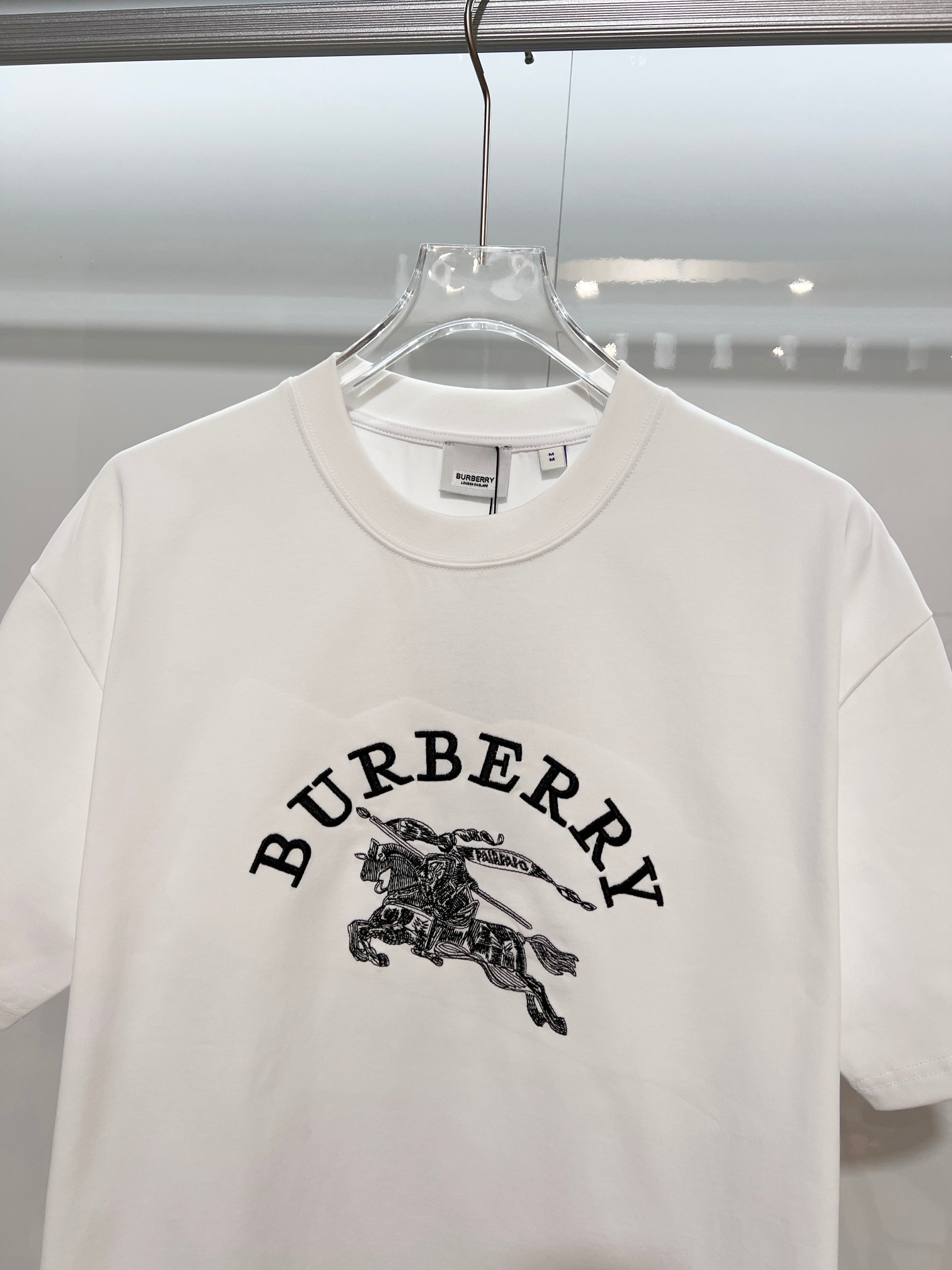 Burberry Burberry 巴宝莉 BBR 2026新款 前后万针刺绣战马logo 短袖t恤