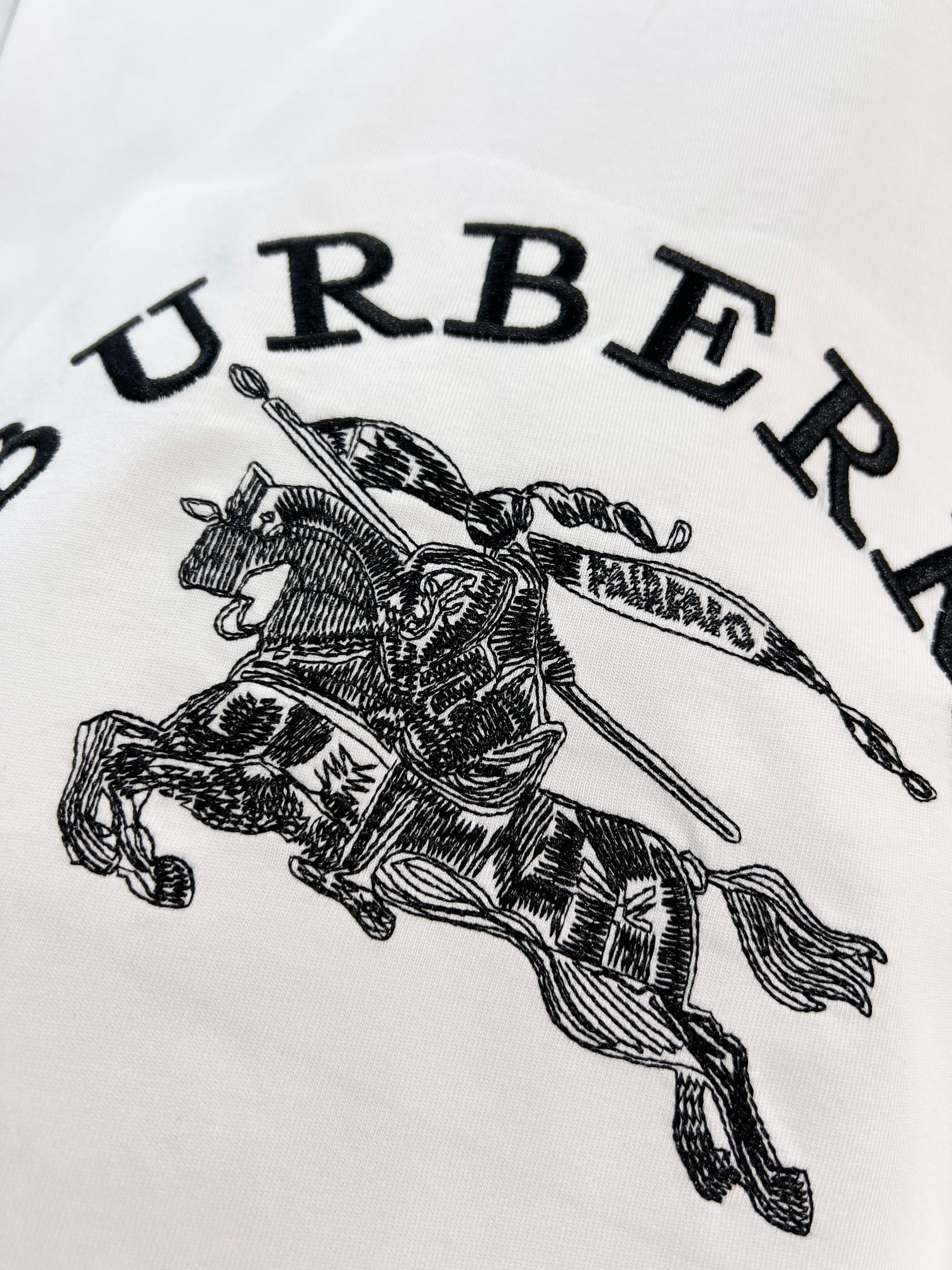 Burberry Burberry 巴宝莉 BBR 2026新款 前后万针刺绣战马logo 短袖t恤