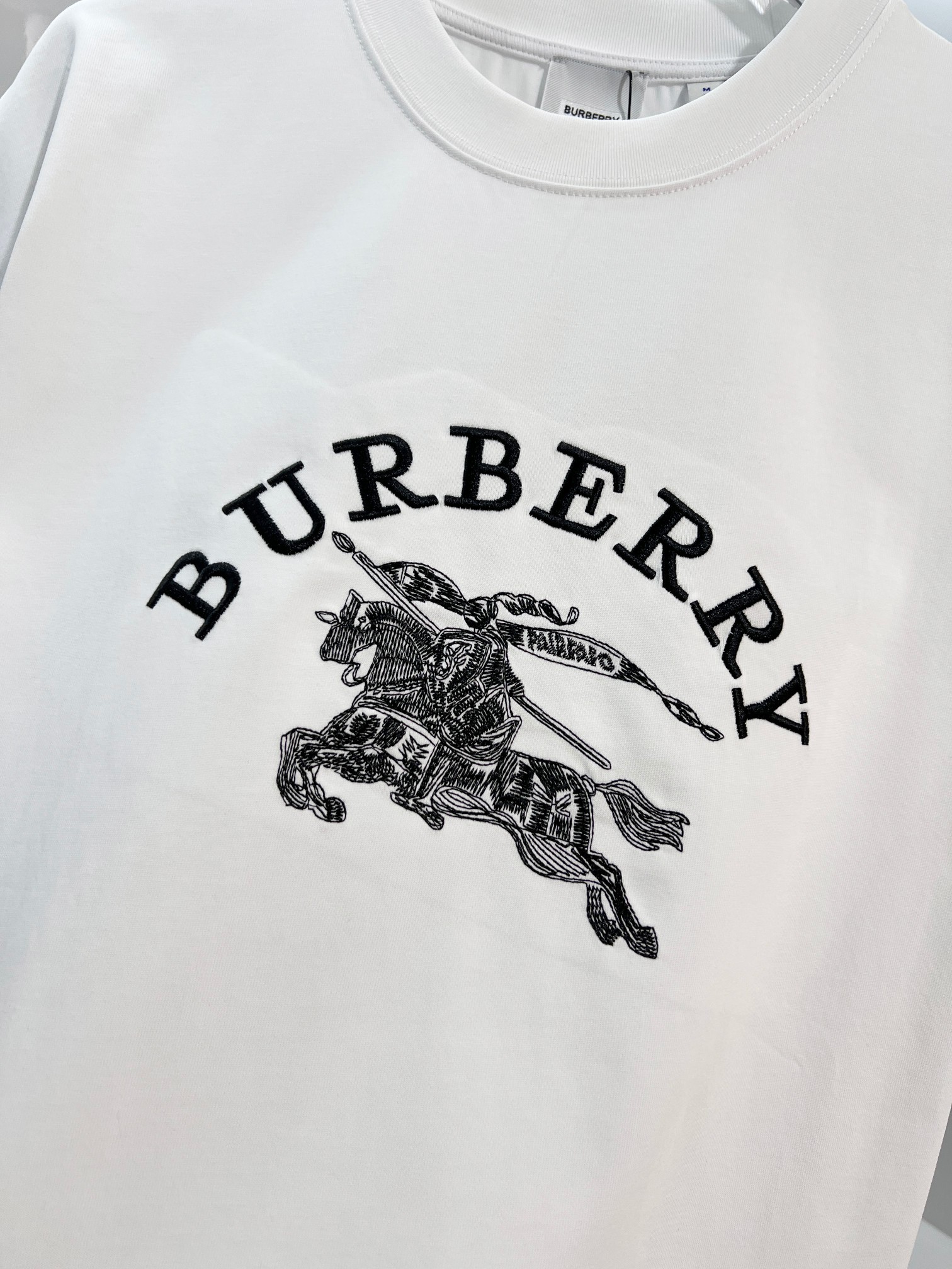 Burberry Burberry 巴宝莉 BBR 2026新款 前后万针刺绣战马logo 短袖t恤