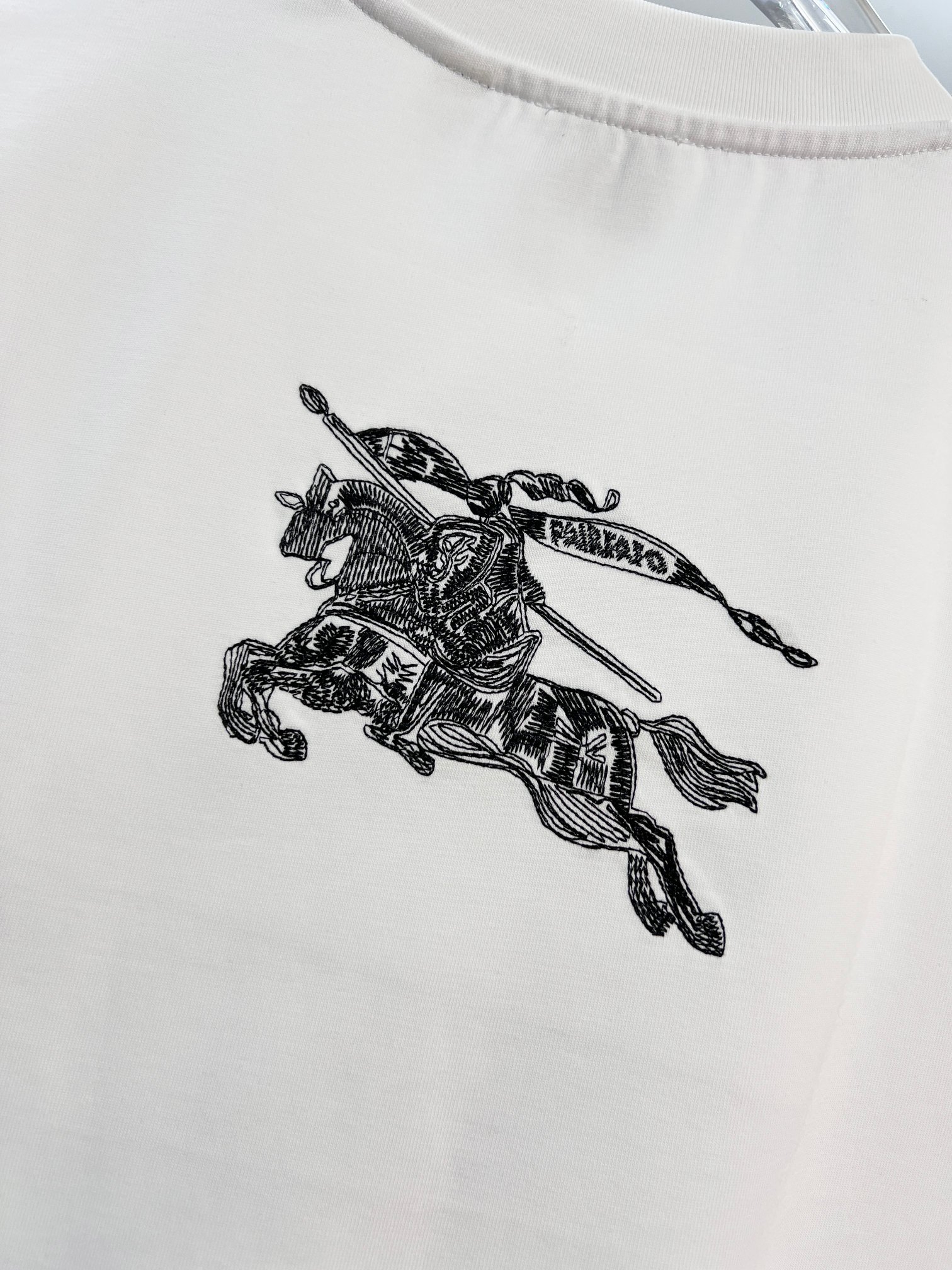 Burberry Burberry 巴宝莉 BBR 2026新款 前后万针刺绣战马logo 短袖t恤