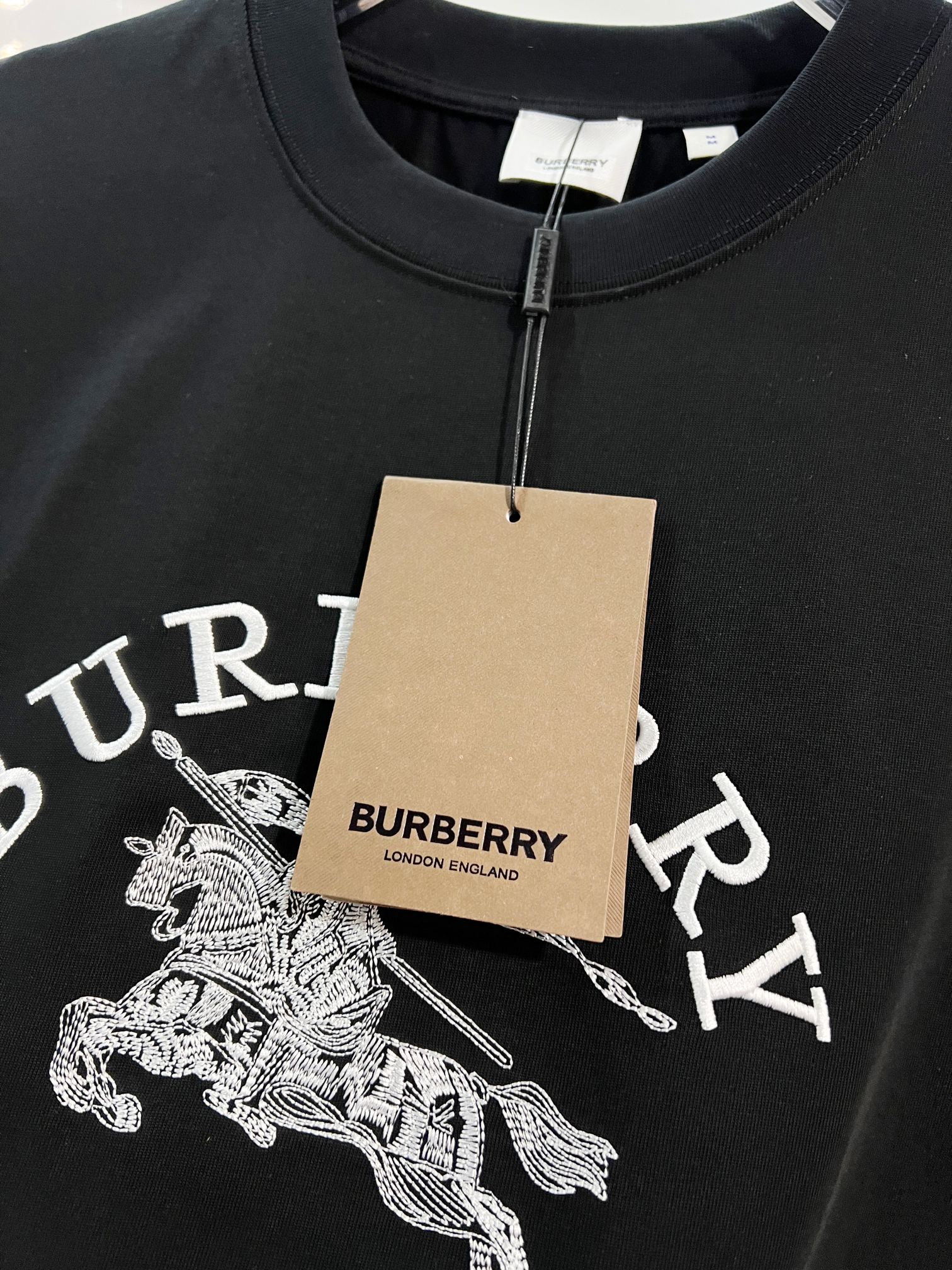 Burberry Burberry 巴宝莉 BBR 2026新款 前后万针刺绣战马logo 短袖t恤