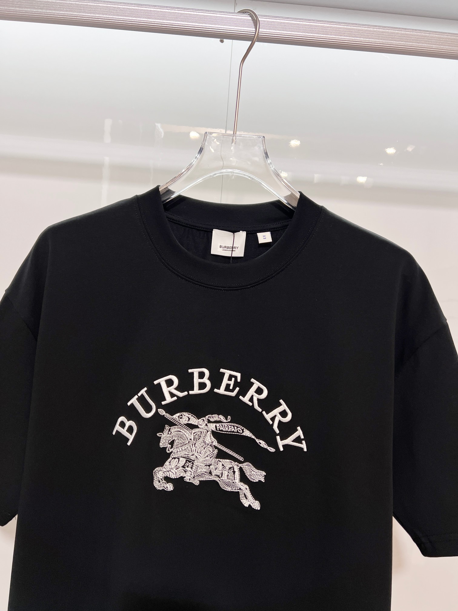 Burberry Burberry 巴宝莉 BBR 2026新款 前后万针刺绣战马logo 短袖t恤