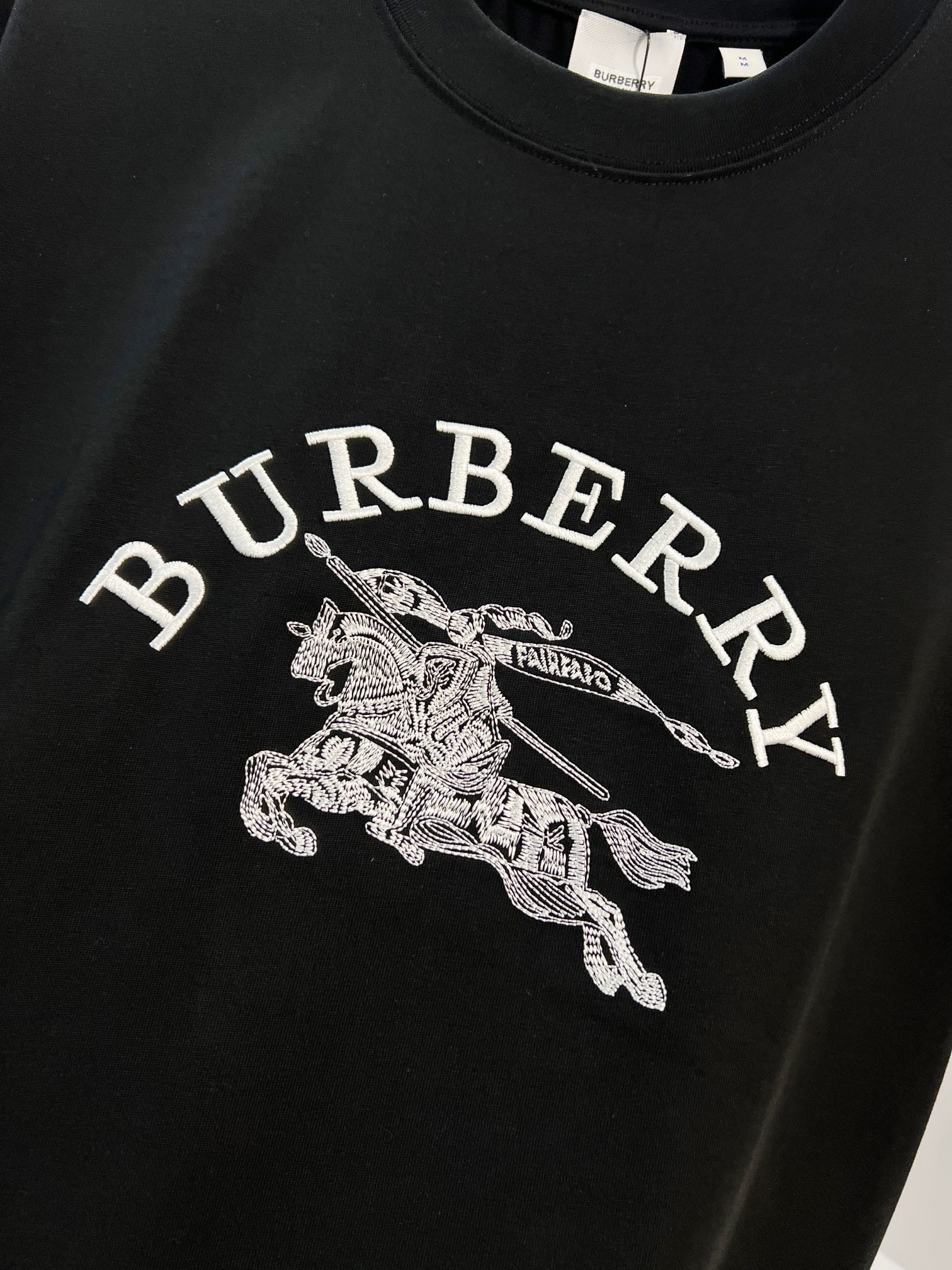 Burberry Burberry 巴宝莉 BBR 2026新款 前后万针刺绣战马logo 短袖t恤
