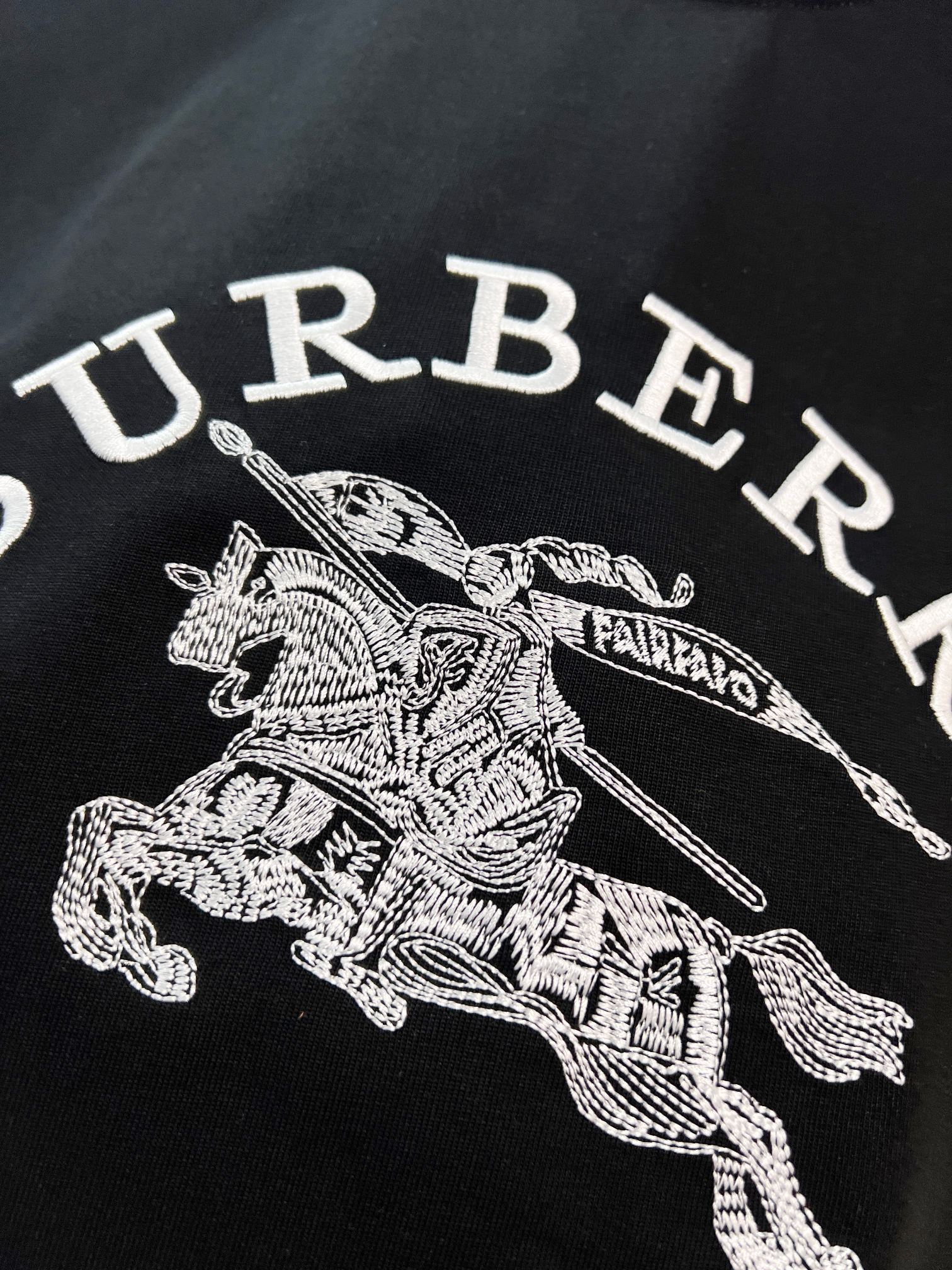 Burberry Burberry 巴宝莉 BBR 2026新款 前后万针刺绣战马logo 短袖t恤