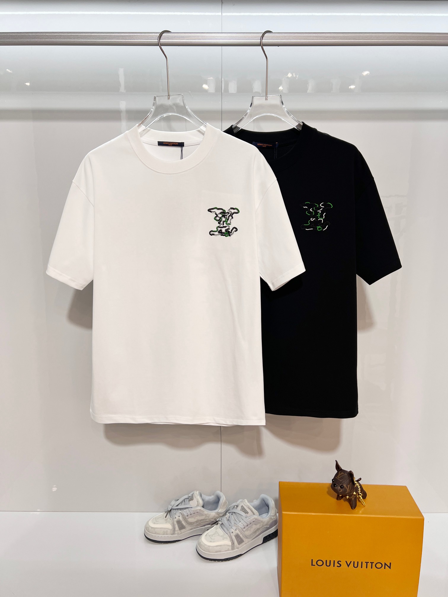 Louis Vuitton Louis Vuitton 路易威登 LV 驴家 2026新款 前后拼色万针刺绣logo 短袖t恤