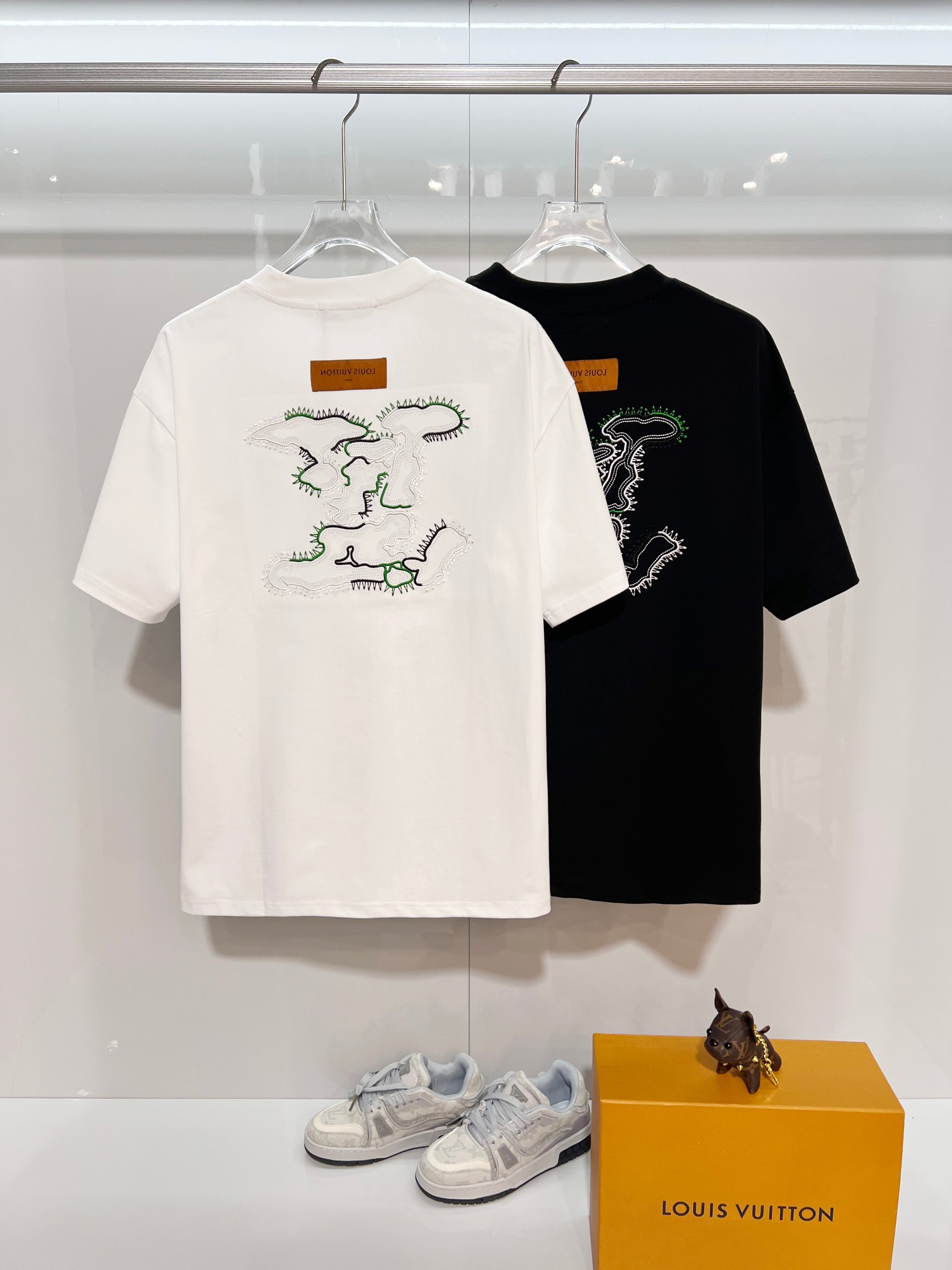 Louis Vuitton Louis Vuitton 路易威登 LV 驴家 2026新款 前后拼色万针刺绣logo 短袖t恤