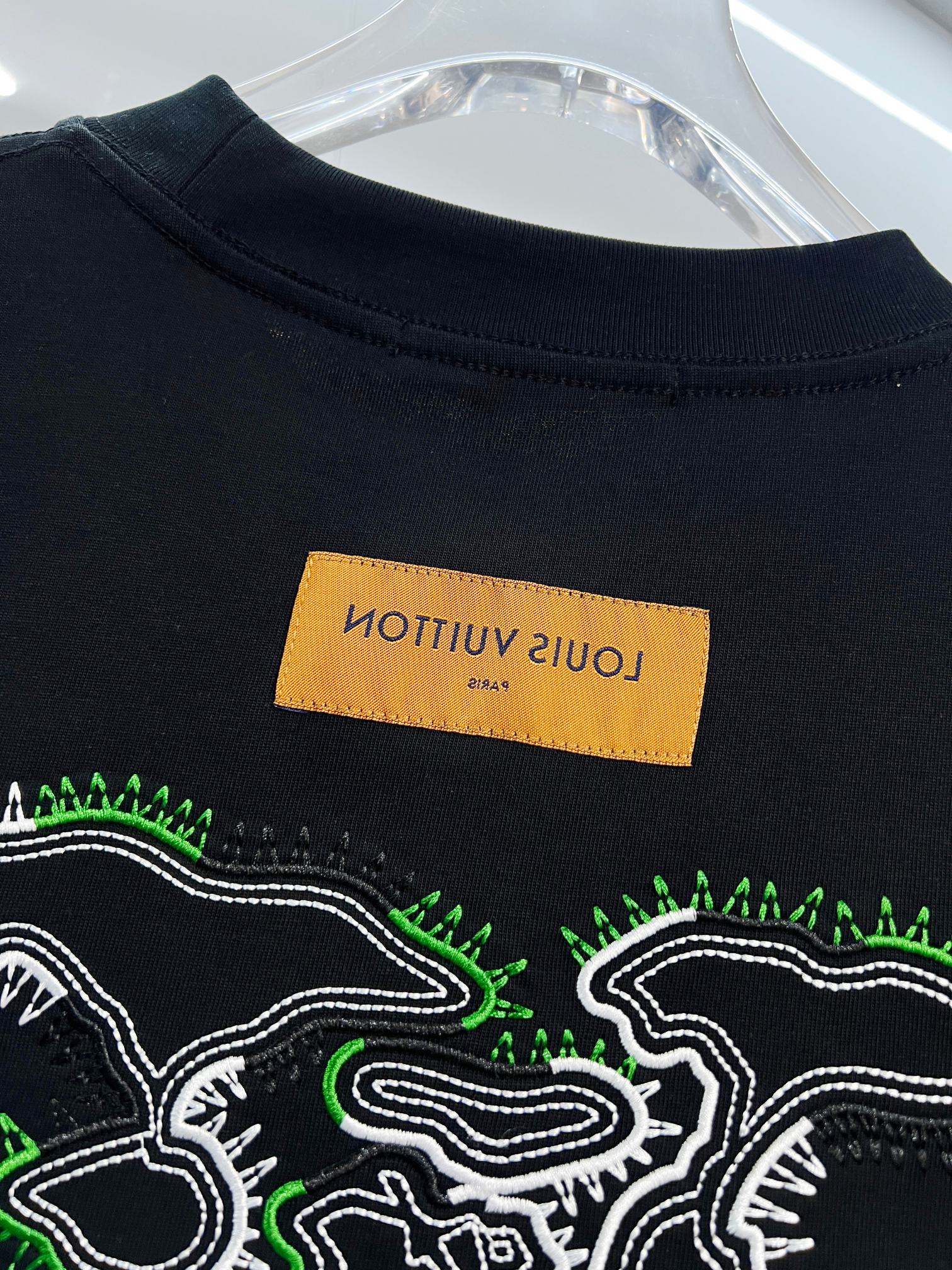 Louis Vuitton Louis Vuitton 路易威登 LV 驴家 2026新款 前后拼色万针刺绣logo 短袖t恤