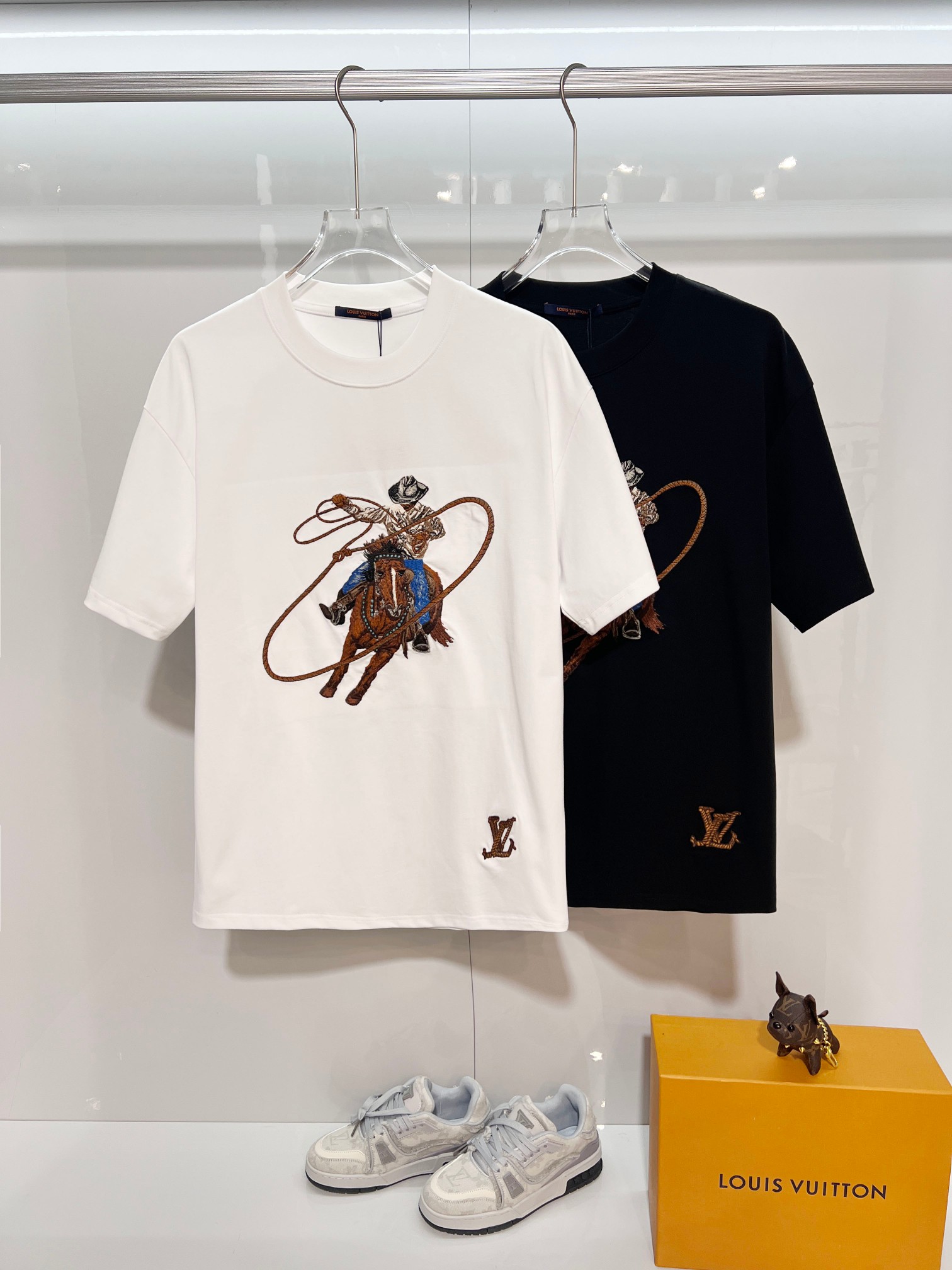 Louis Vuitton Louis Vuitton 路易威登 LV 驴家 进口机重工刺绣西部牛仔套马绳索logo 短袖t恤