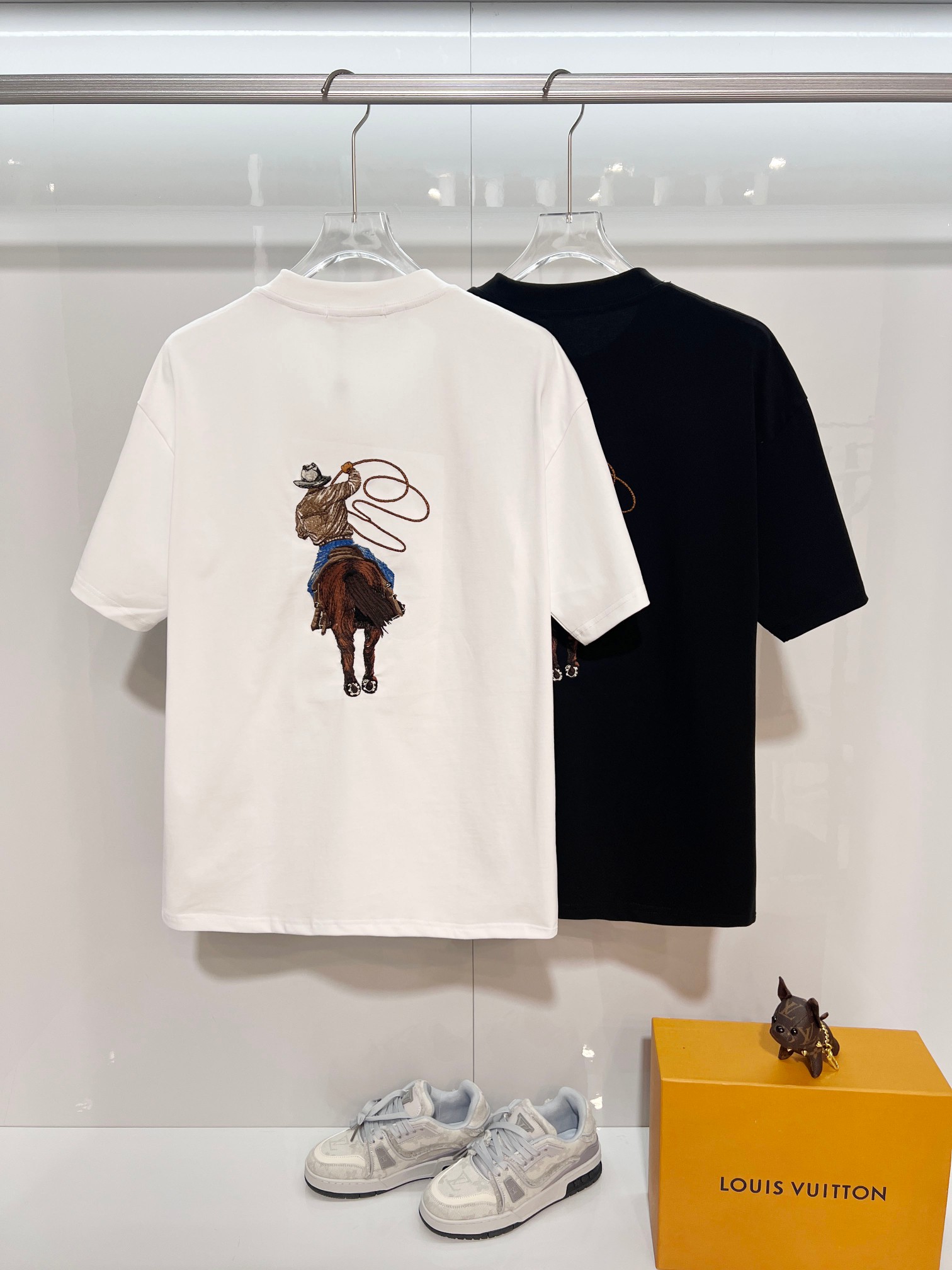 Louis Vuitton Louis Vuitton 路易威登 LV 驴家 进口机重工刺绣西部牛仔套马绳索logo 短袖t恤