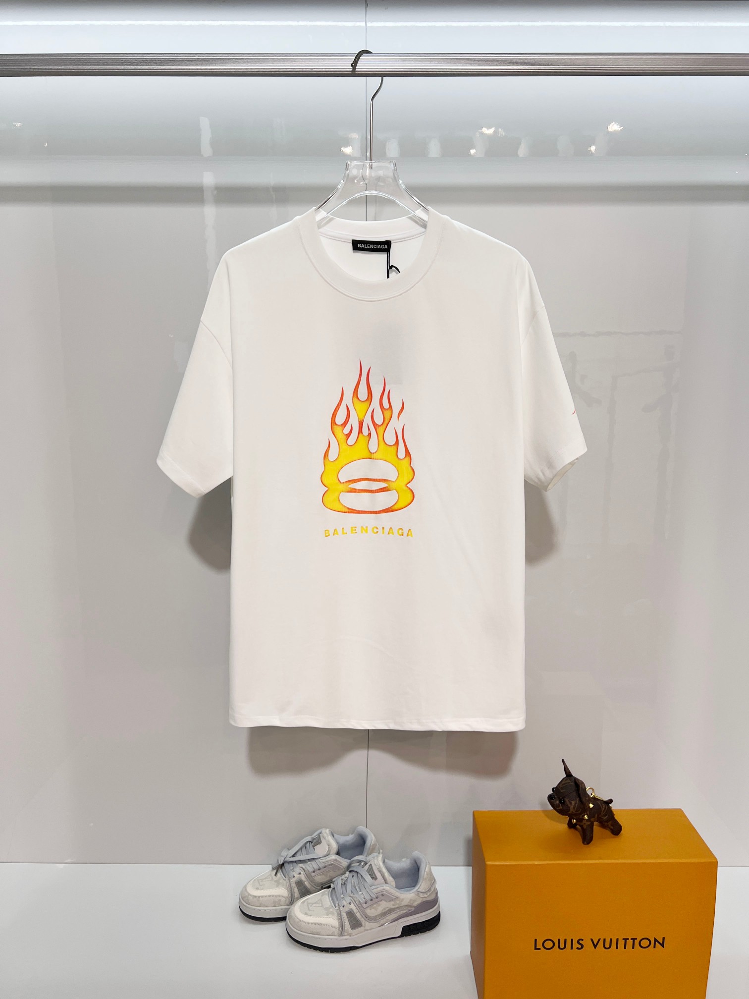 P85 Balenciaga 2026 nuevo modelo, camiseta de manga corta unisex con logo de letras con textura de llamas agrietadas en…