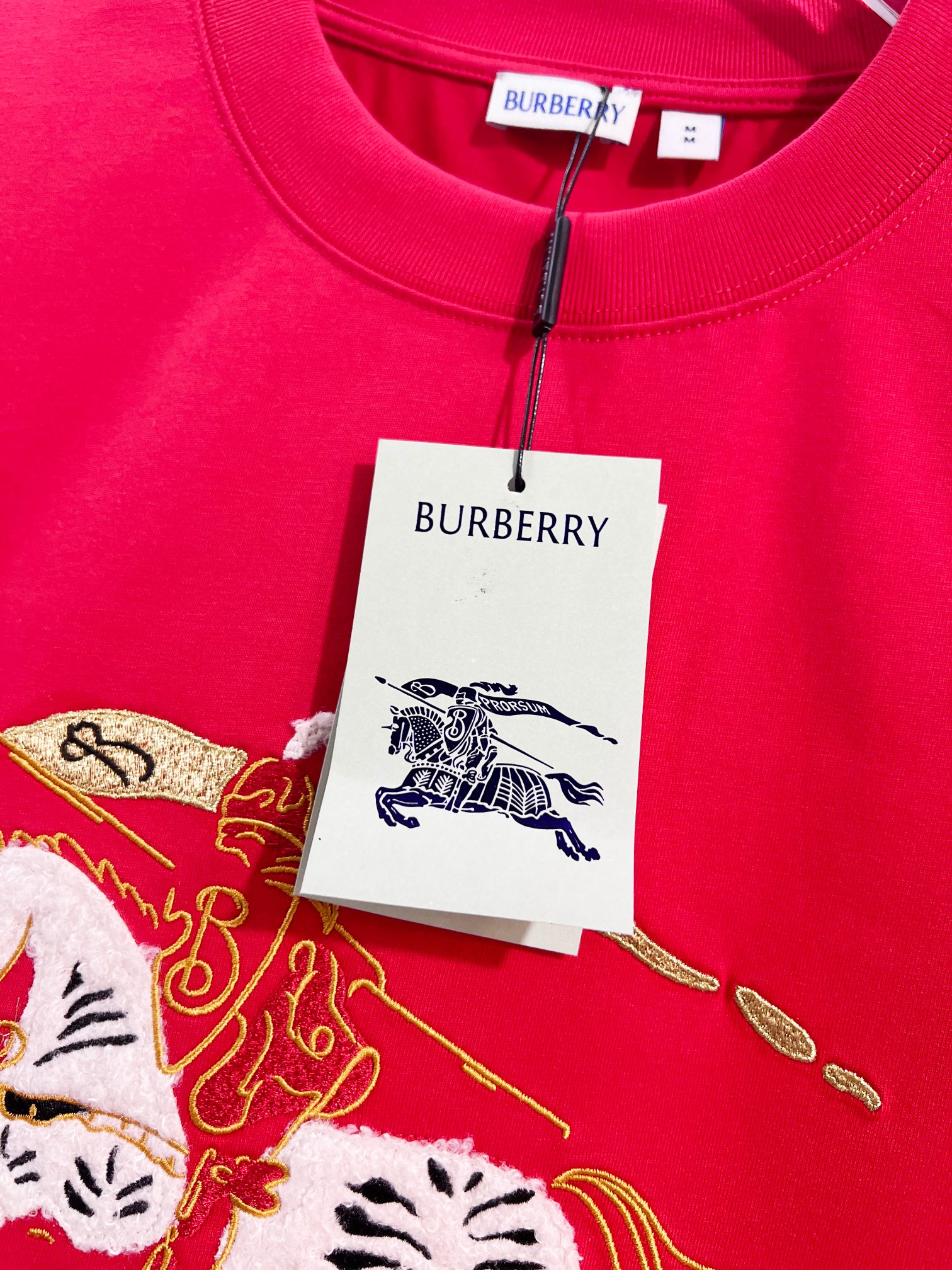 Burberry Burberry 巴宝莉 BBR 2026新款 重工毛绒刺绣战马字母logo 短袖t恤