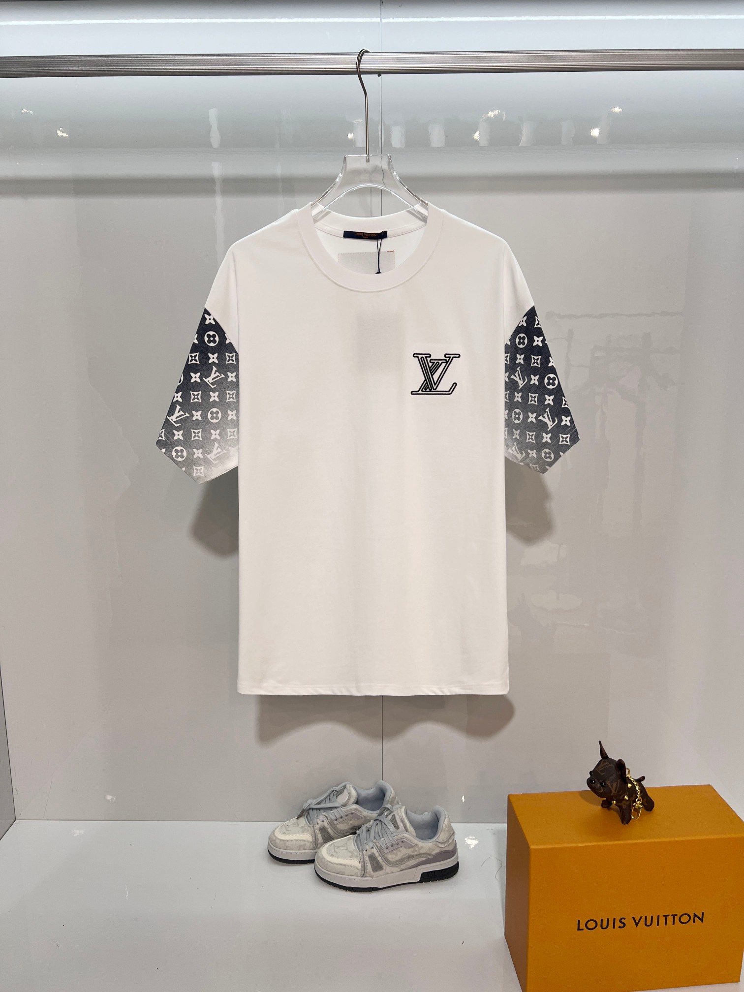 P85 Louis Vuitton Louis Vuitton Lv Lujia 2026 nuevo modelo Logotipo de letra bordado hueco en el pecho Mangas con estam…