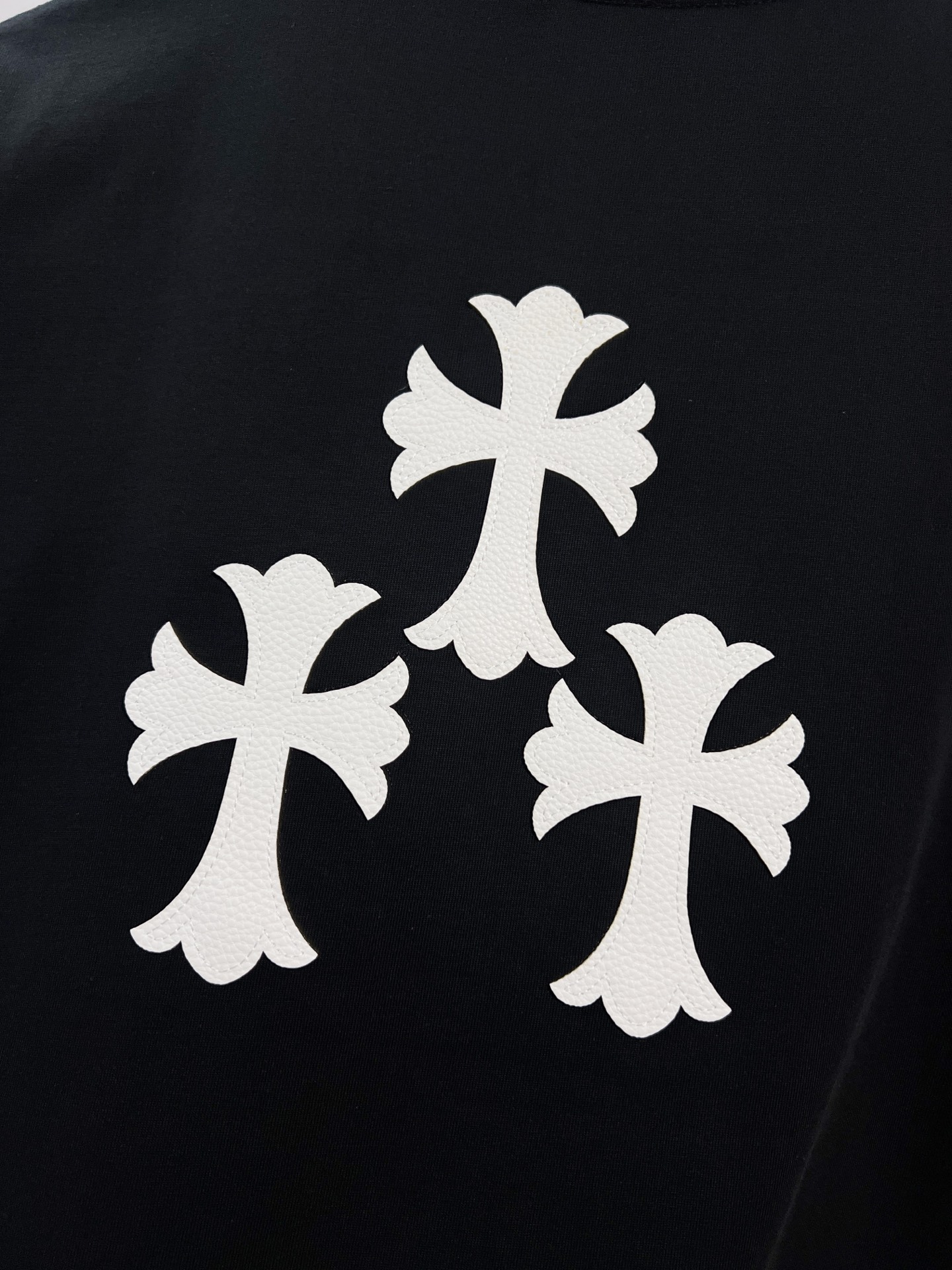 Chrome Hearts Chrome Hearts 克罗心 2026新款 前幅梵文字母logo 后背拼皮十字架 短袖t恤