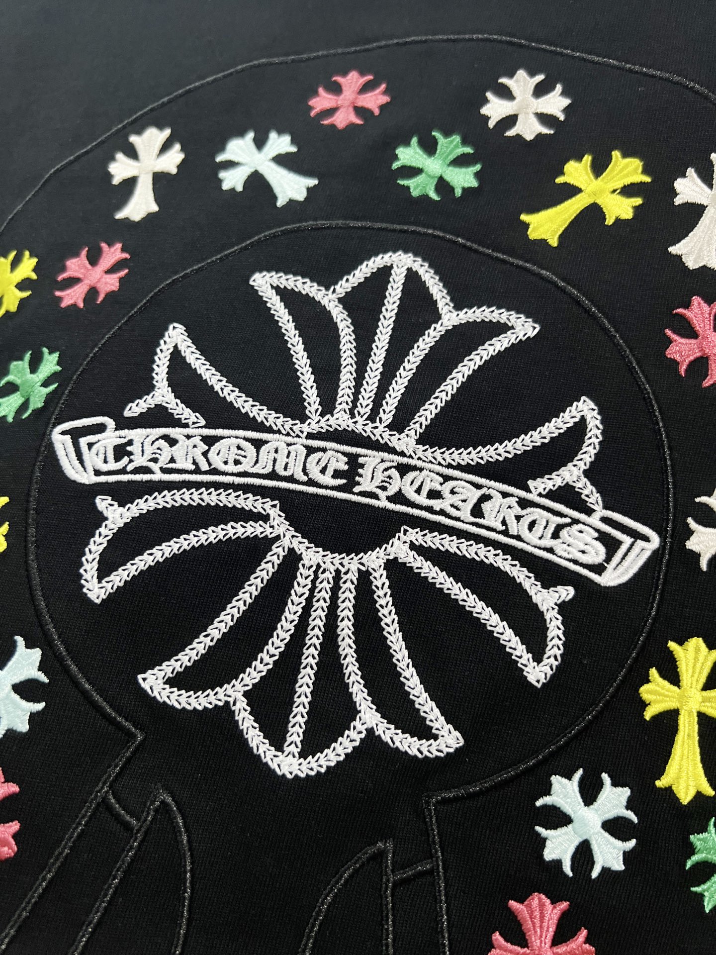 Chrome Hearts Chrome Hearts 克罗心 2026新款 多重刺绣工艺 彩绣梵文马蹄花字母logo 短袖t恤
