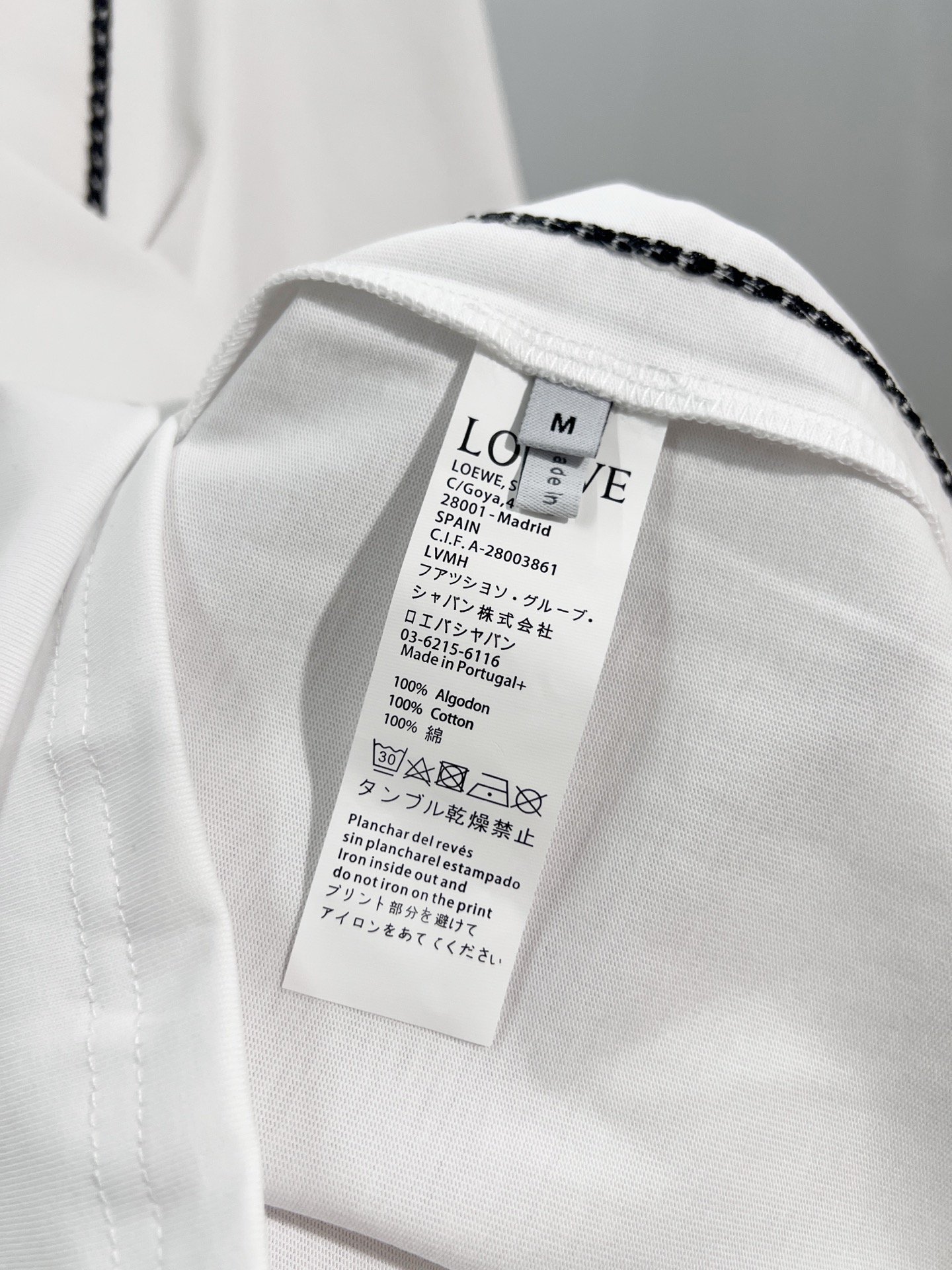 Loewe LOEWE 罗意威 2026新款 原布拼接口袋 明线走线装饰 刺绣猫咪字母logo 短袖t恤