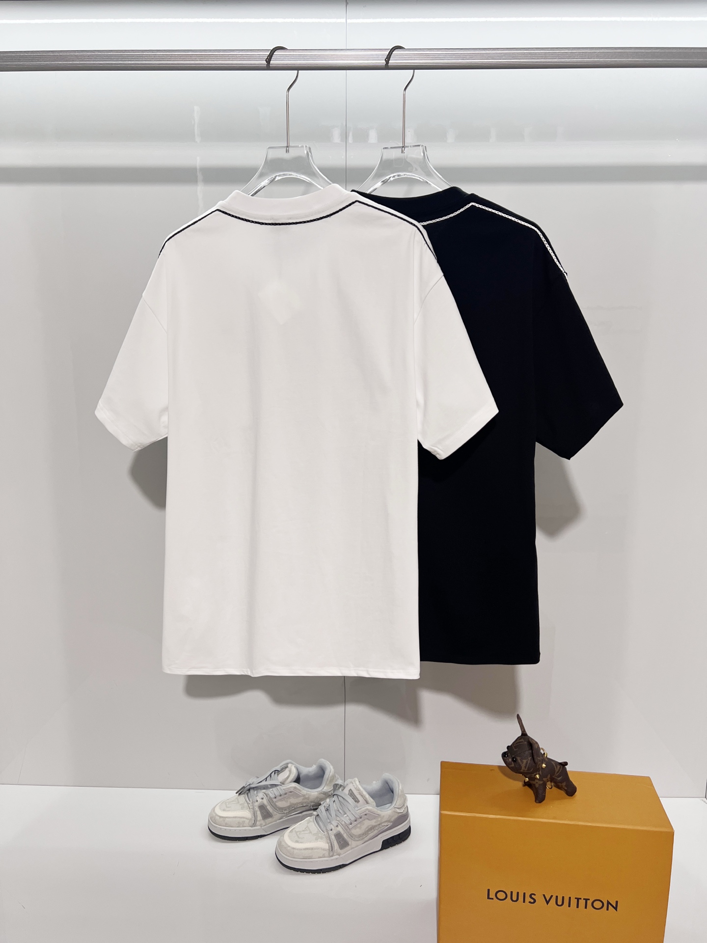 Loewe LOEWE 罗意威 2026新款 原布拼接口袋 明线走线装饰 刺绣猫咪字母logo 短袖t恤